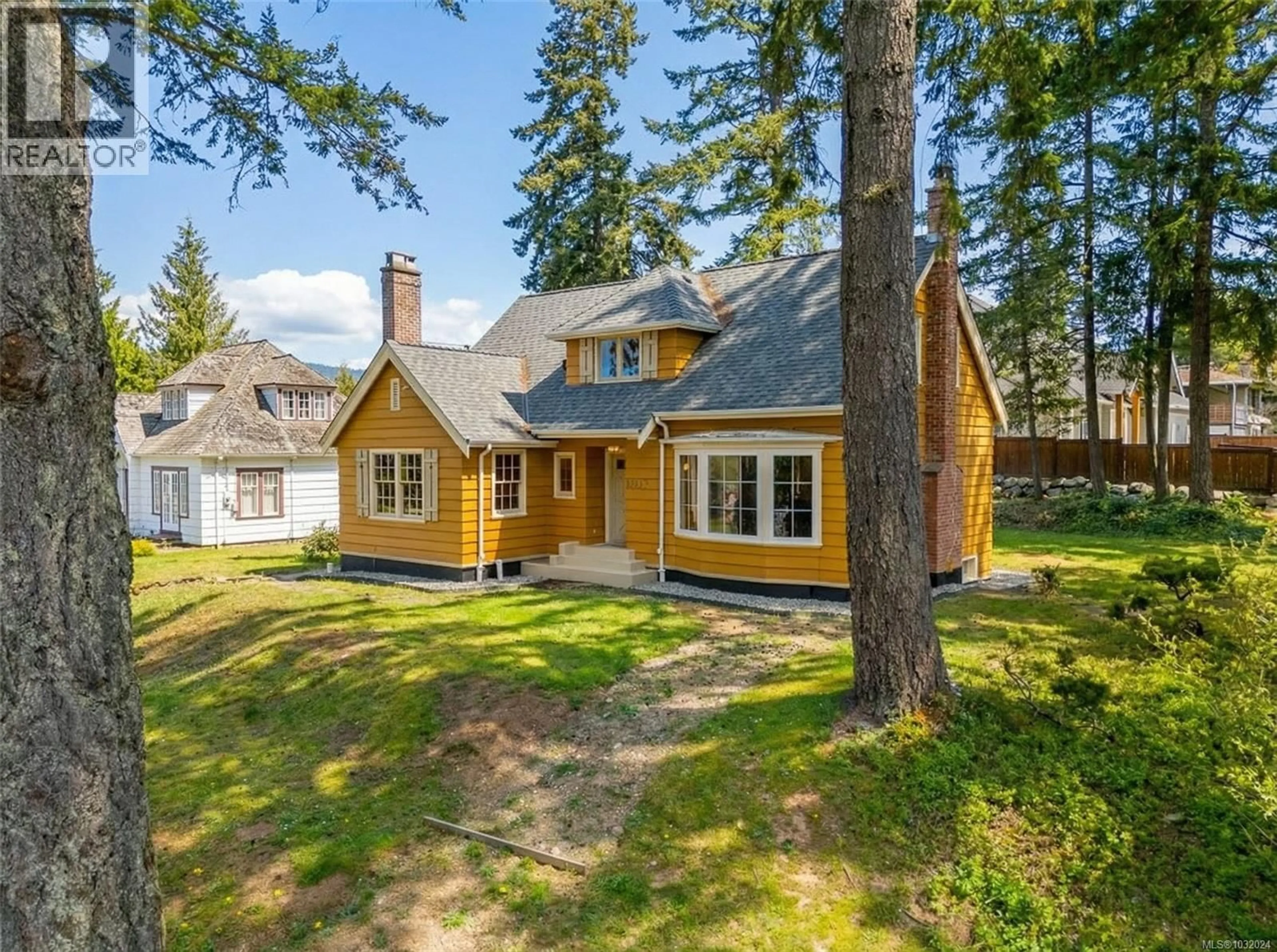 A pic from outside/outdoor area/front of a property/back of a property/a pic from drone, street for 4749 LESLIE AVENUE, Port Alberni British Columbia V9Y6R8