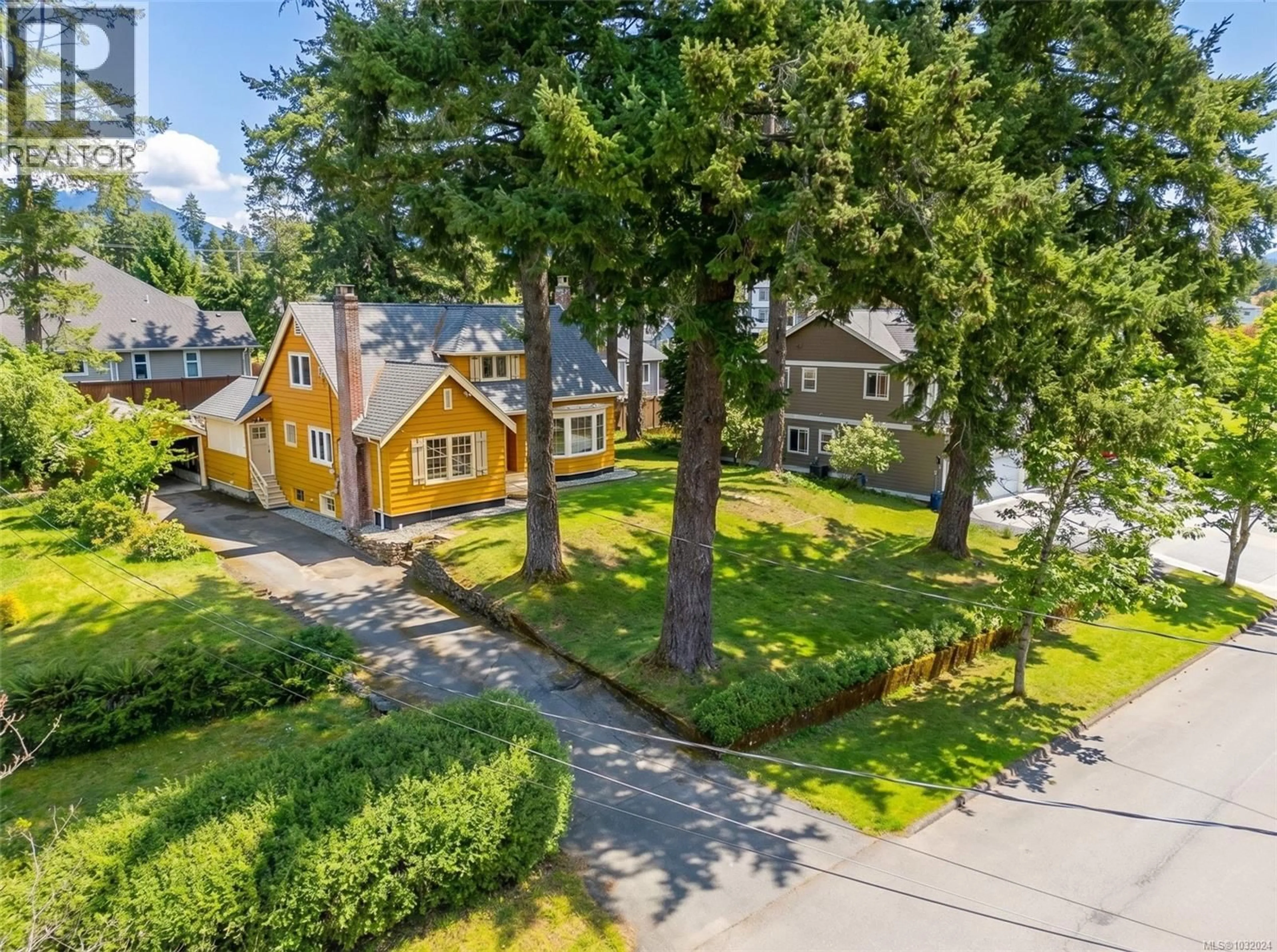 A pic from outside/outdoor area/front of a property/back of a property/a pic from drone, street for 4749 LESLIE AVENUE, Port Alberni British Columbia V9Y6R8