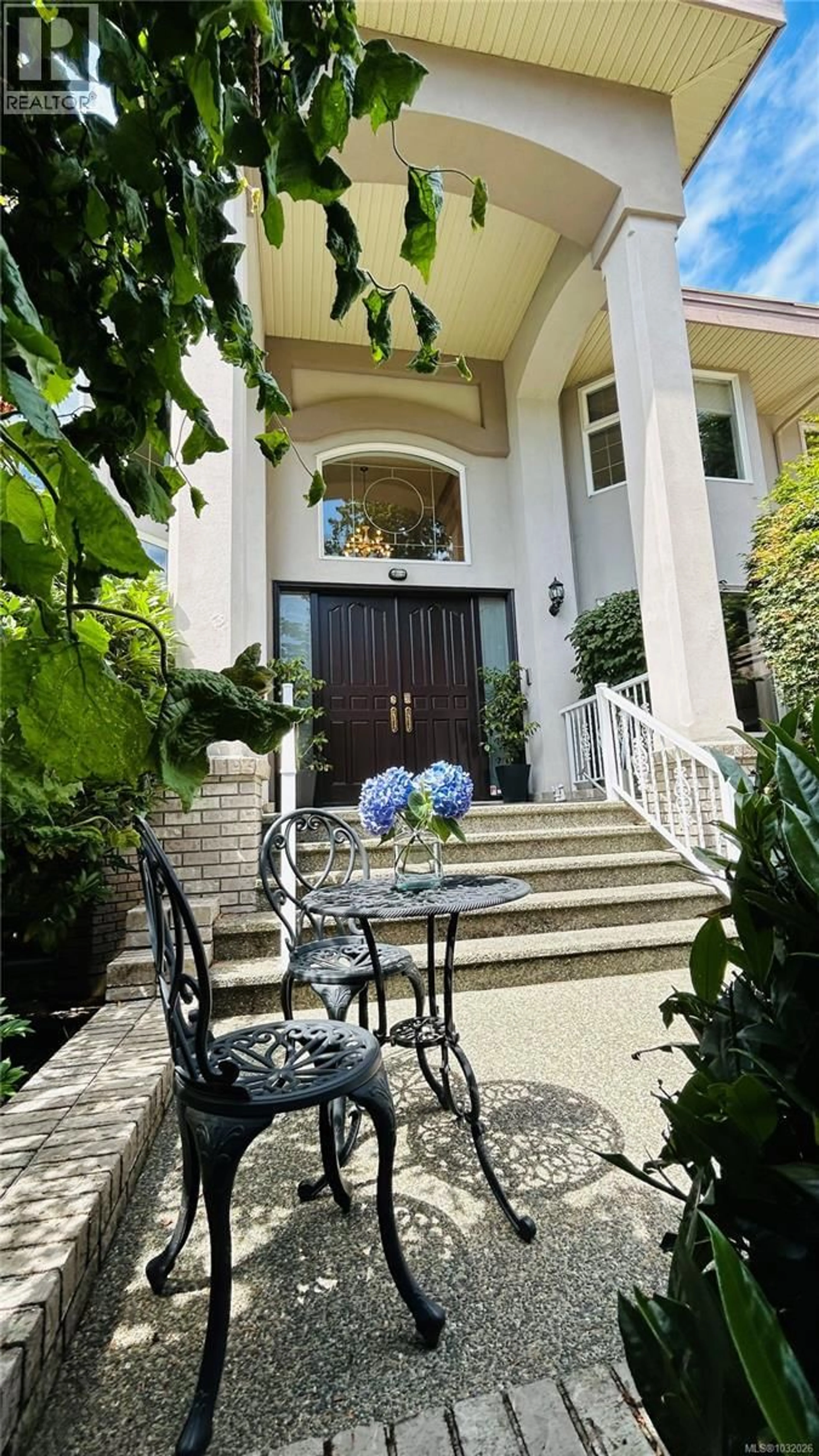 Indoor entryway for 4638 BOULDERWOOD DRIVE, Saanich British Columbia V8Y3G5