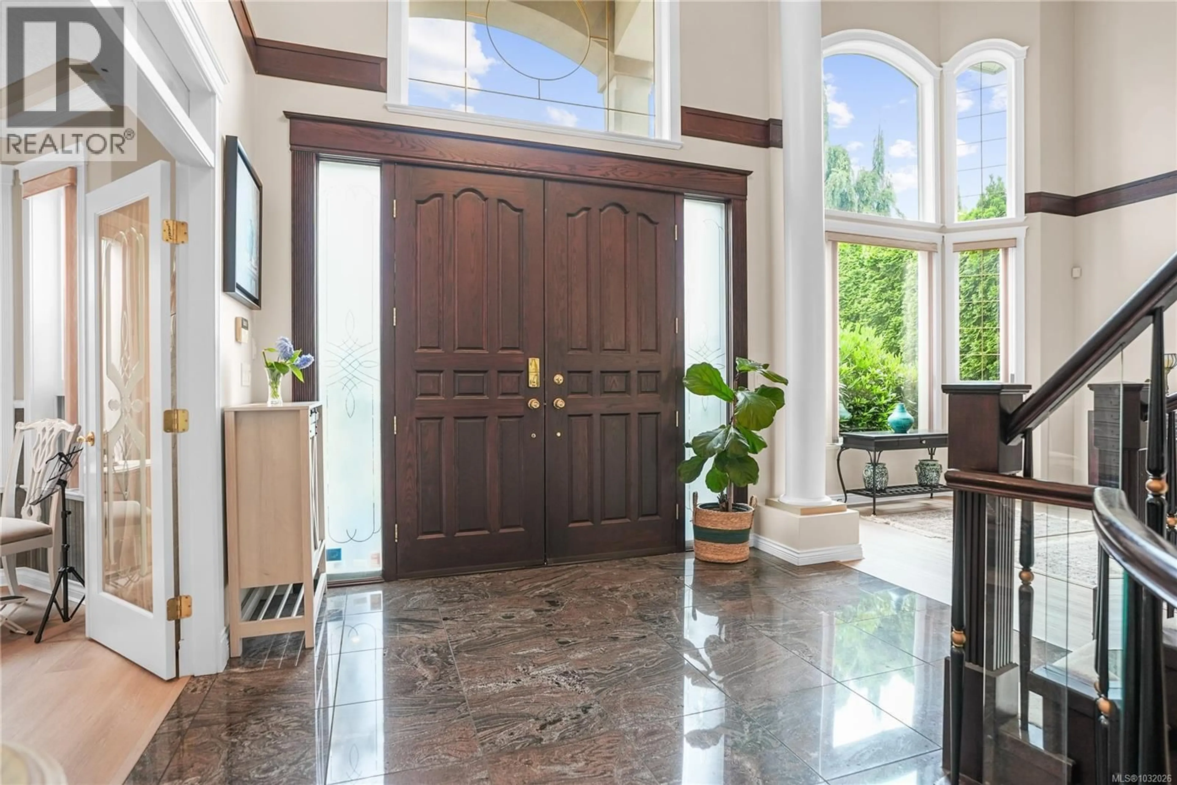 Indoor foyer for 4638 BOULDERWOOD DRIVE, Saanich British Columbia V8Y3G5