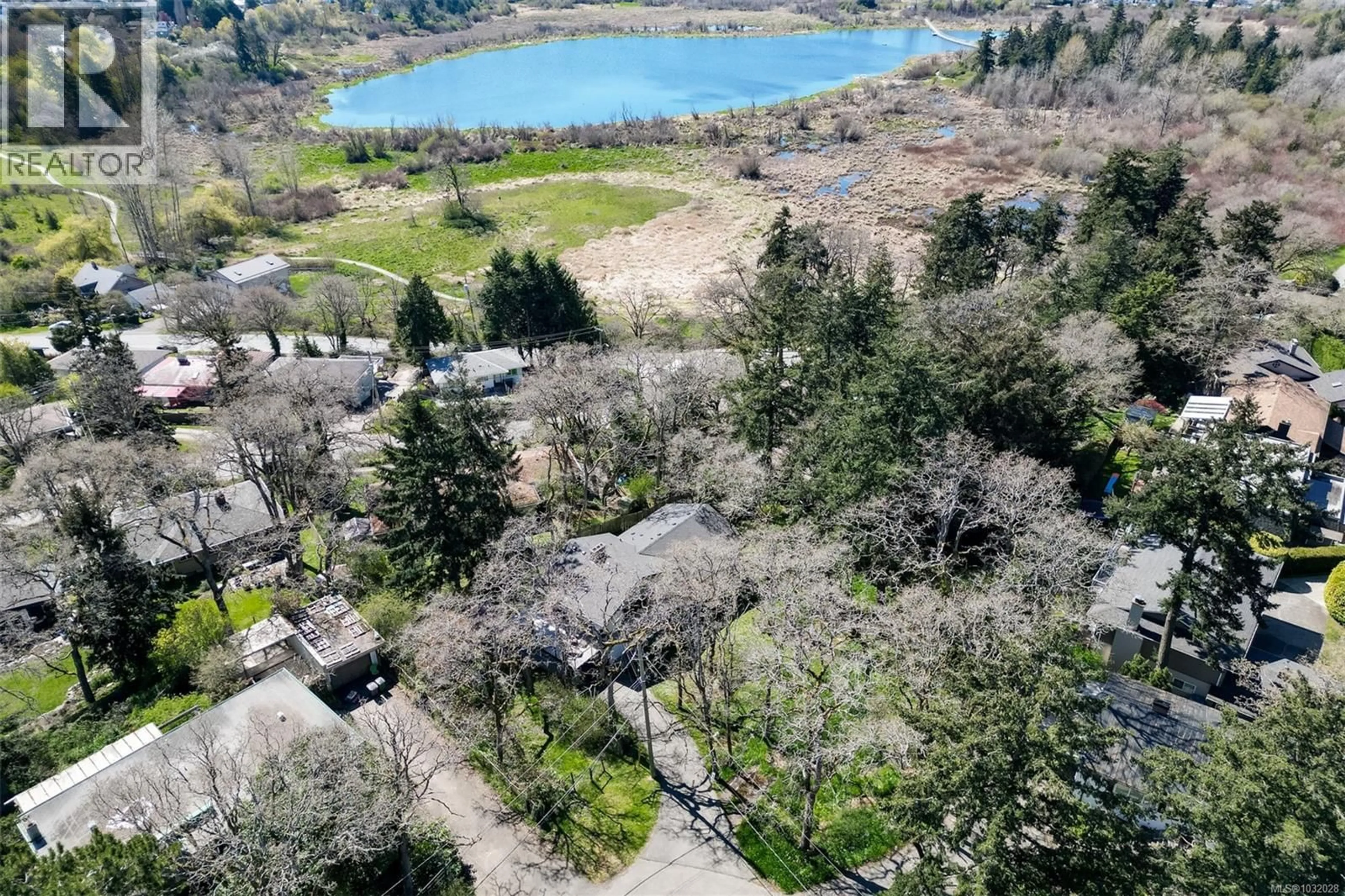 A pic from outside/outdoor area/front of a property/back of a property/a pic from drone, water/lake/river/ocean view for 967 RIDGEWAY STREET, Saanich British Columbia V8X3C2