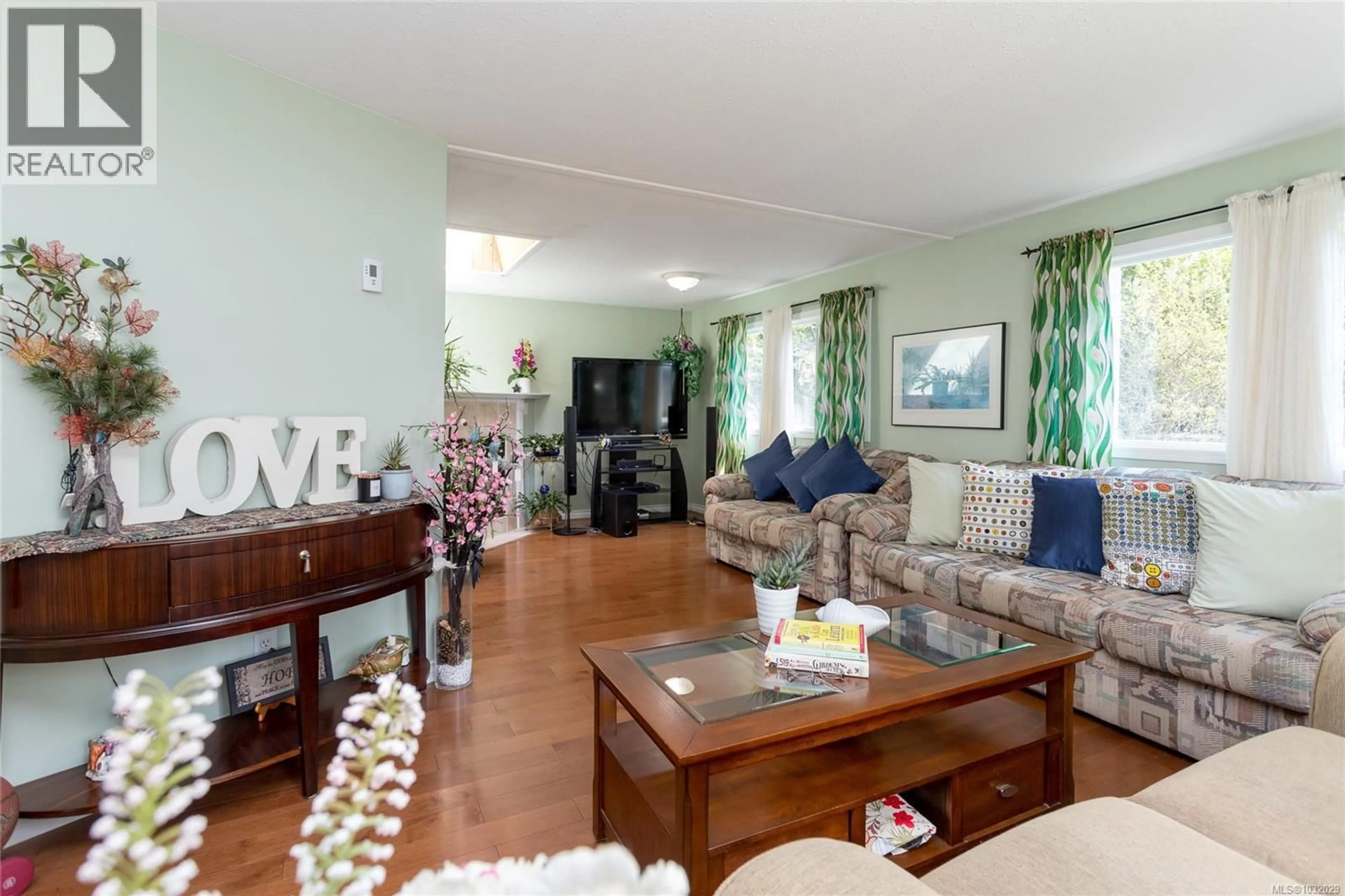 Living room with furniture, unknown for 426 GAMBLE PLACE, Colwood British Columbia V9B2R1