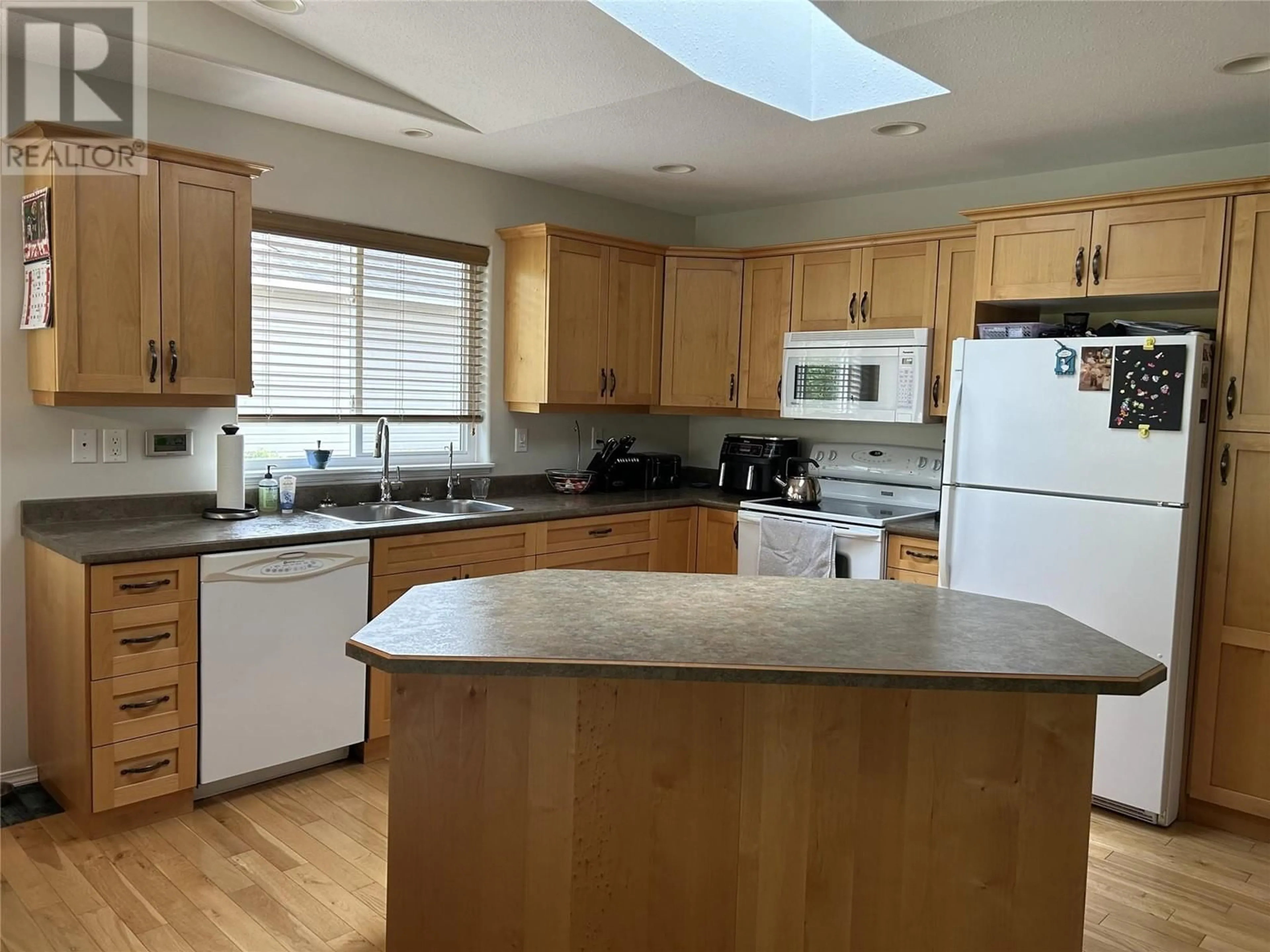 Standard kitchen for 4125 4 Street, Vernon British Columbia V1H1Z1