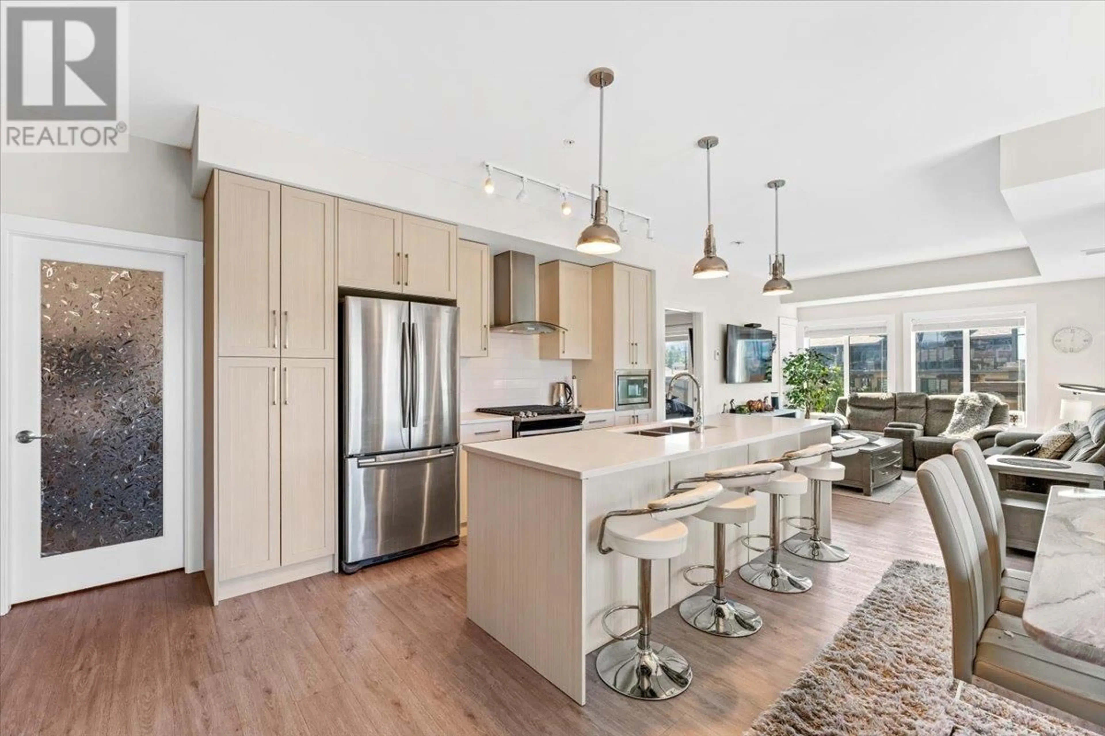 Contemporary kitchen for 4380 Lakeshore Road Unit# PH6, Kelowna British Columbia V1W5H5