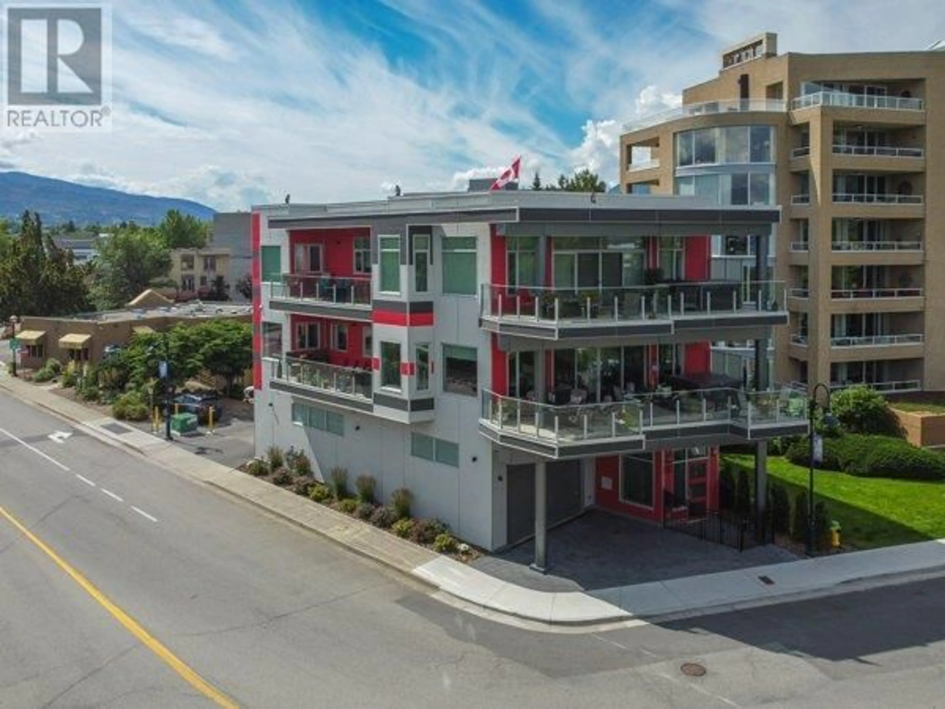 A pic from outside/outdoor area/front of a property/back of a property/a pic from drone, mountain view for 301 - 88 LAKESHORE DRIVE, Penticton British Columbia V2A1B5