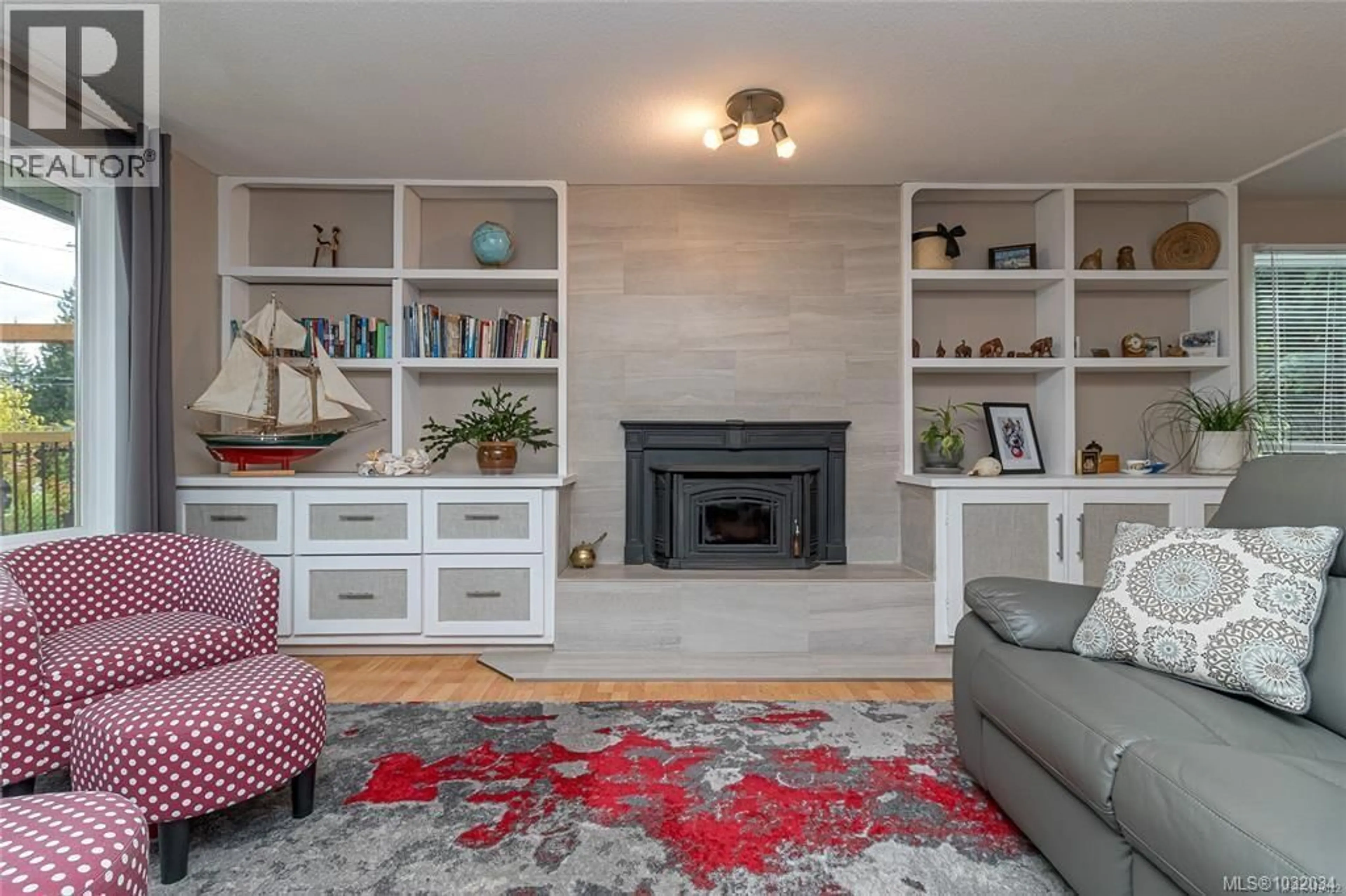 Living room with furniture, unknown for 5384 MILLER ROAD, Duncan British Columbia V9L6R2