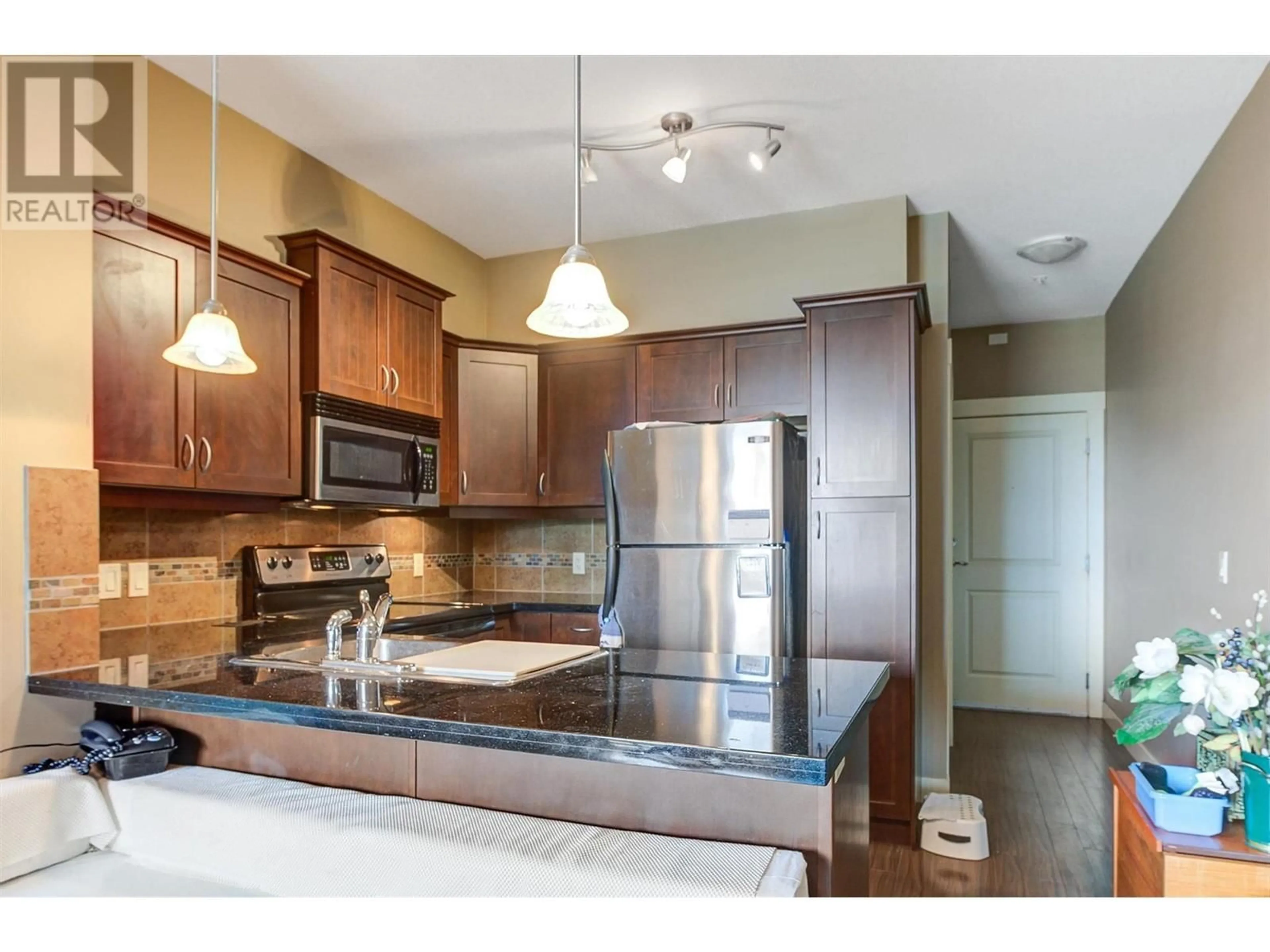 Standard kitchen for 3521 Carrington Road Unit# 301, West Kelowna British Columbia V4T2N6