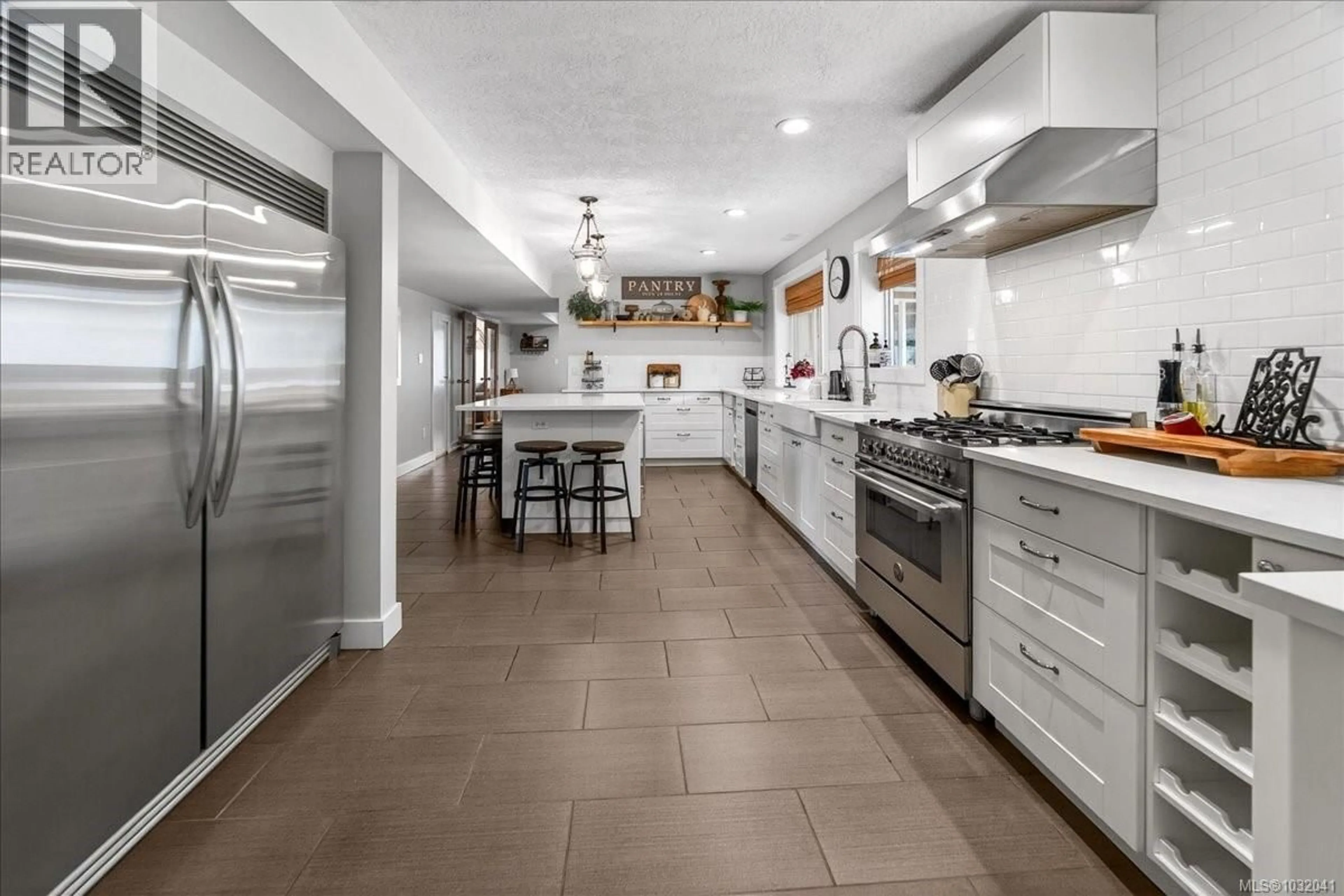 Open concept kitchen, ceramic/tile floor for 1035 BRIARWOOD CRESCENT, Mill Bay British Columbia V8H1A5