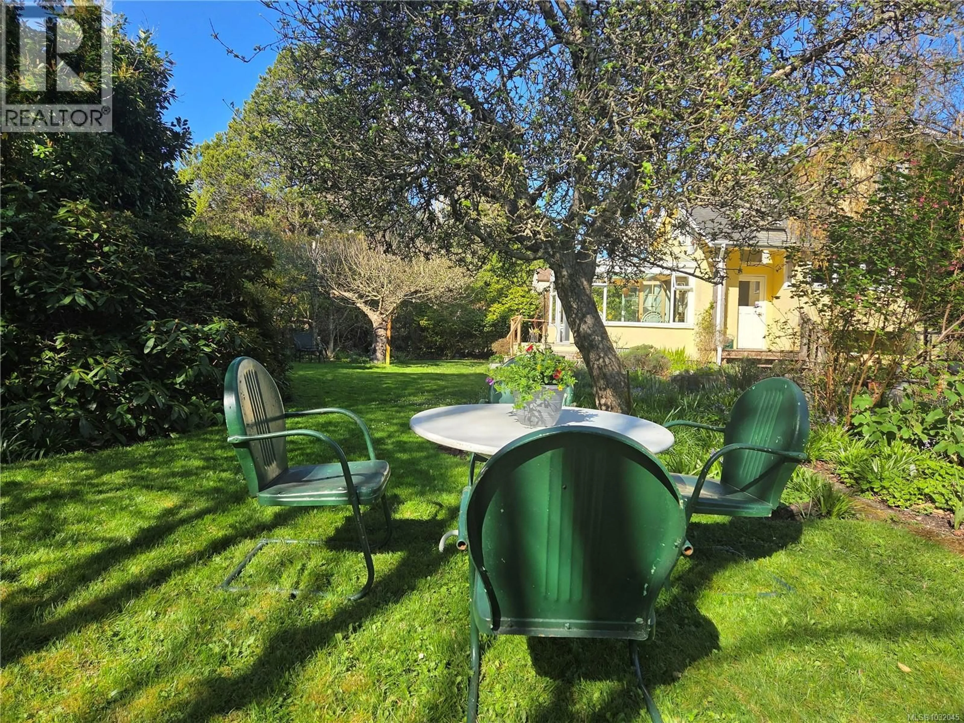 Patio, street for 2125 HALL ROAD, Oak Bay British Columbia V8S2P4