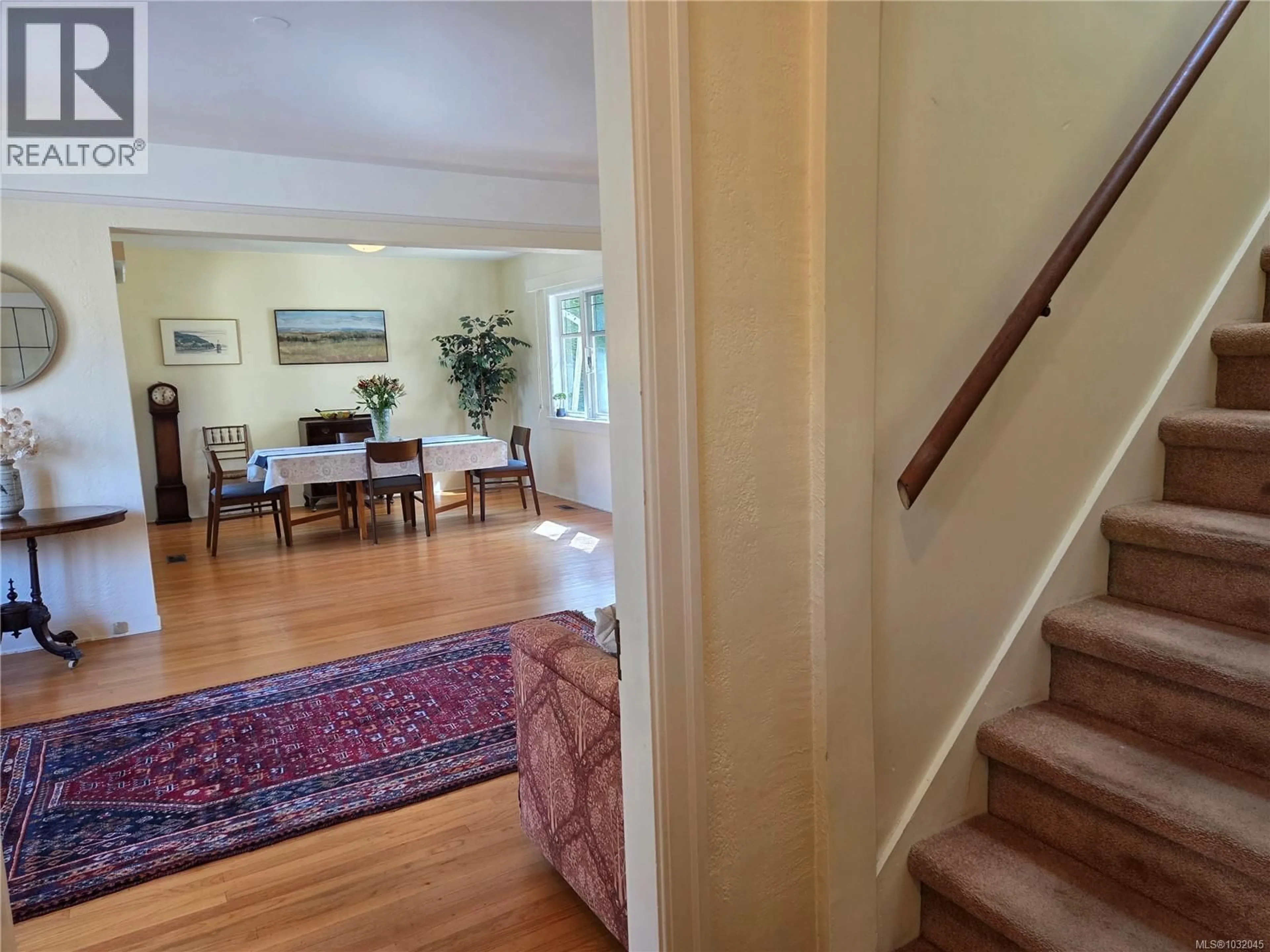 Indoor foyer for 2125 HALL ROAD, Oak Bay British Columbia V8S2P4