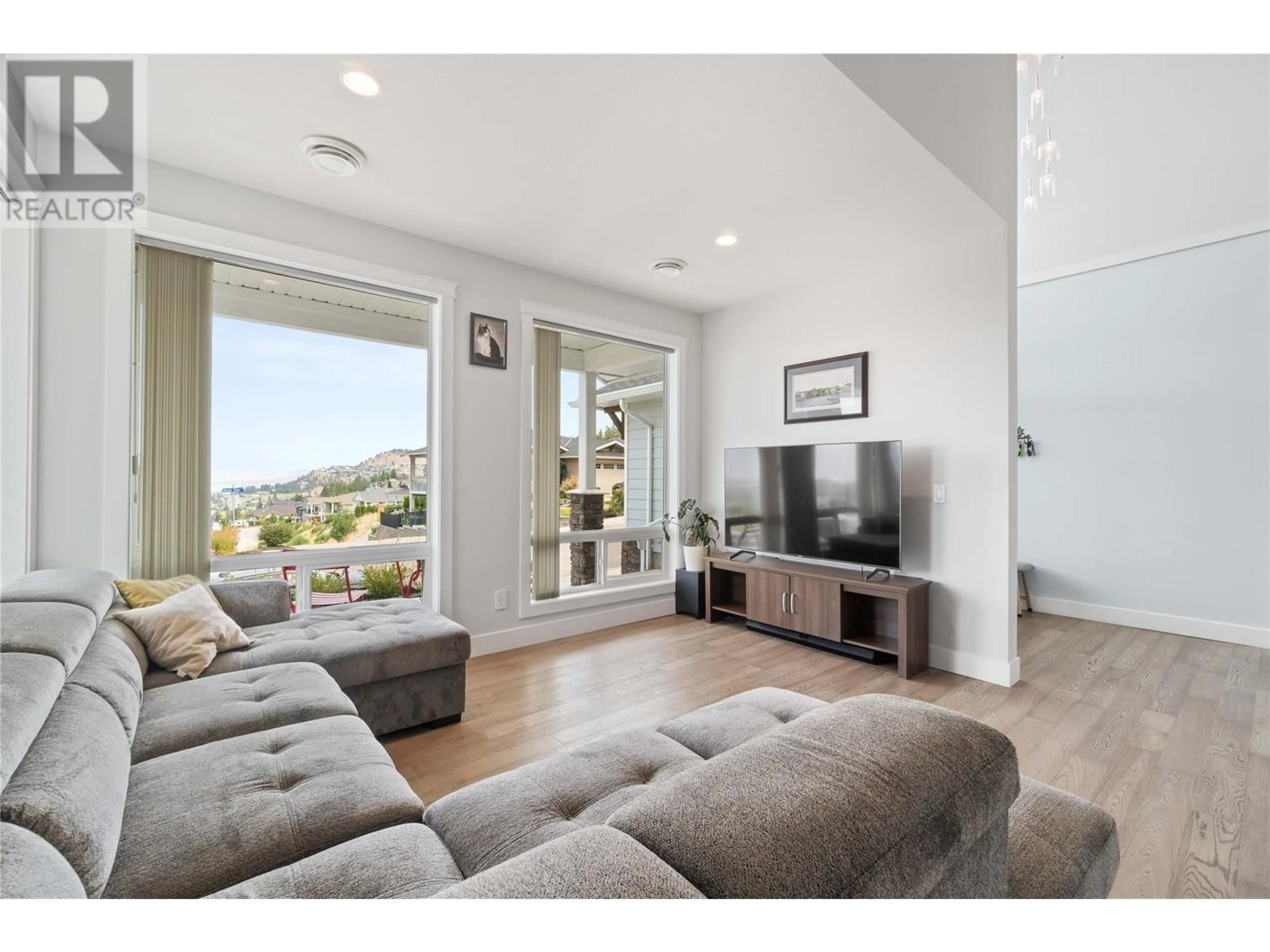 Living room, wood floors for 1219 Monte Vista Avenue, Kelowna British Columbia V1P1S6