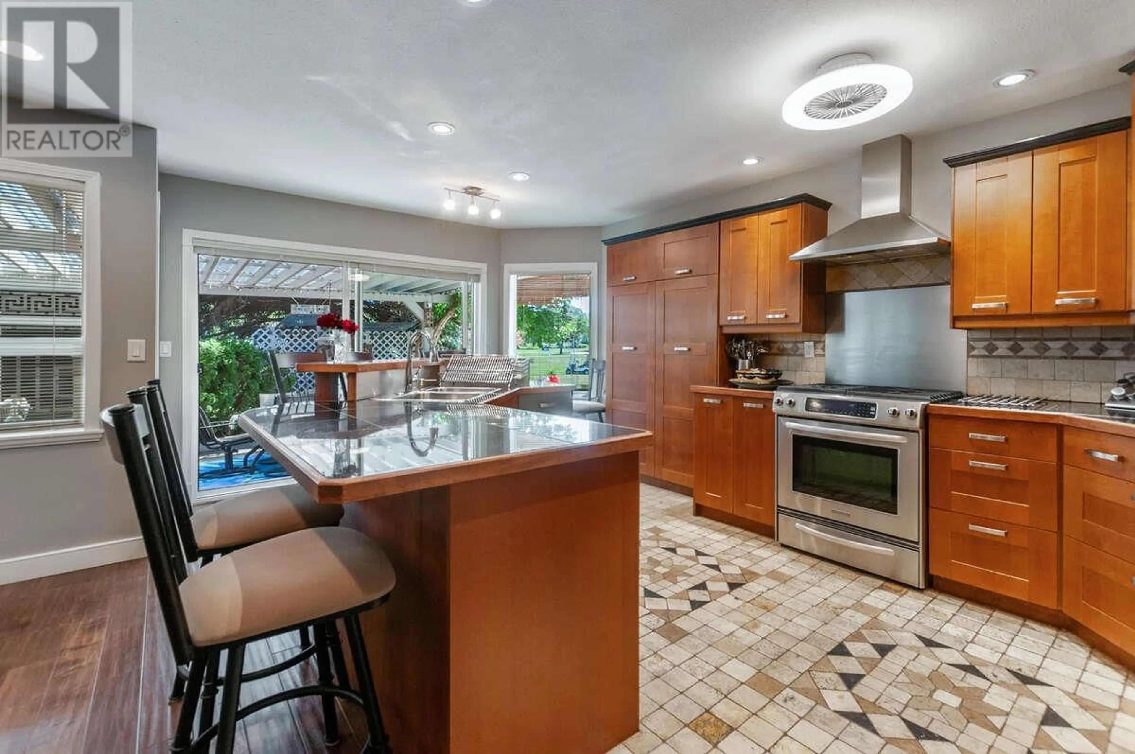 Open concept kitchen, ceramic/tile floor for 127 - 801 COMOX STREET, Penticton British Columbia V2A8G5