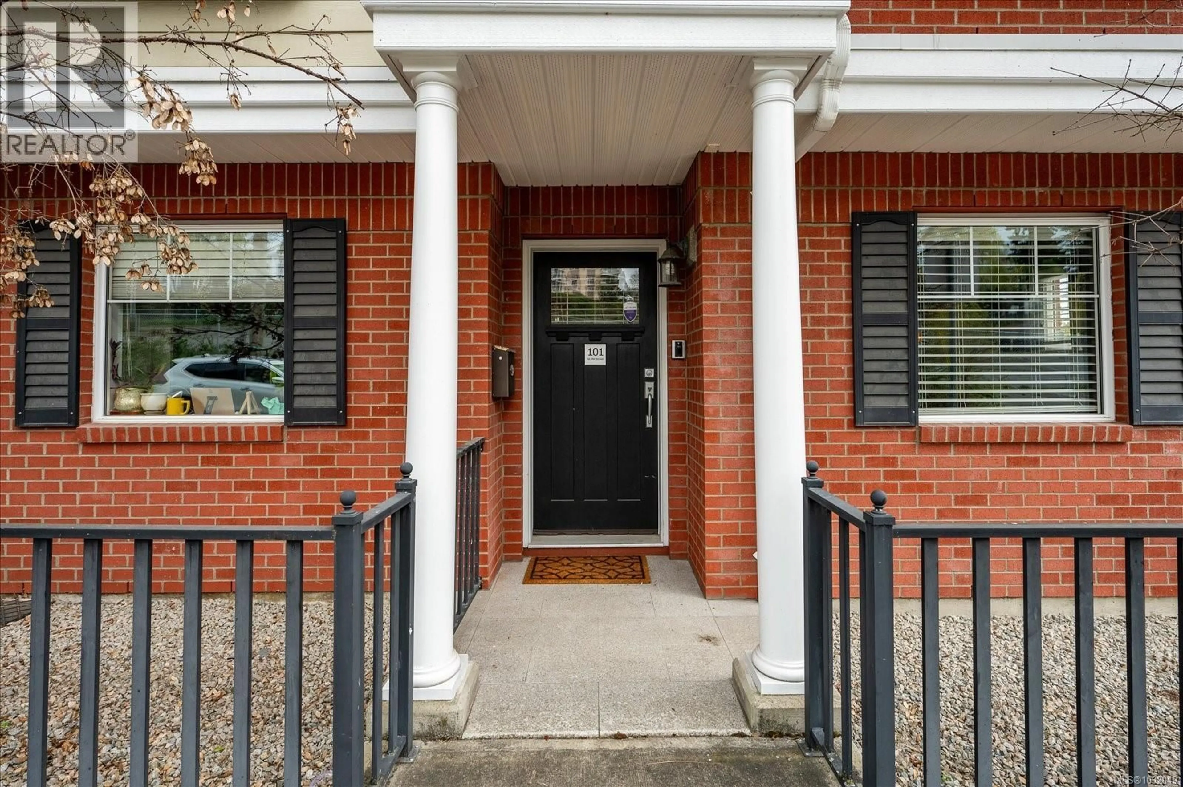 Home with brick exterior material, street for 101 - 50 MILL STREET, Nanaimo British Columbia V9R5A6