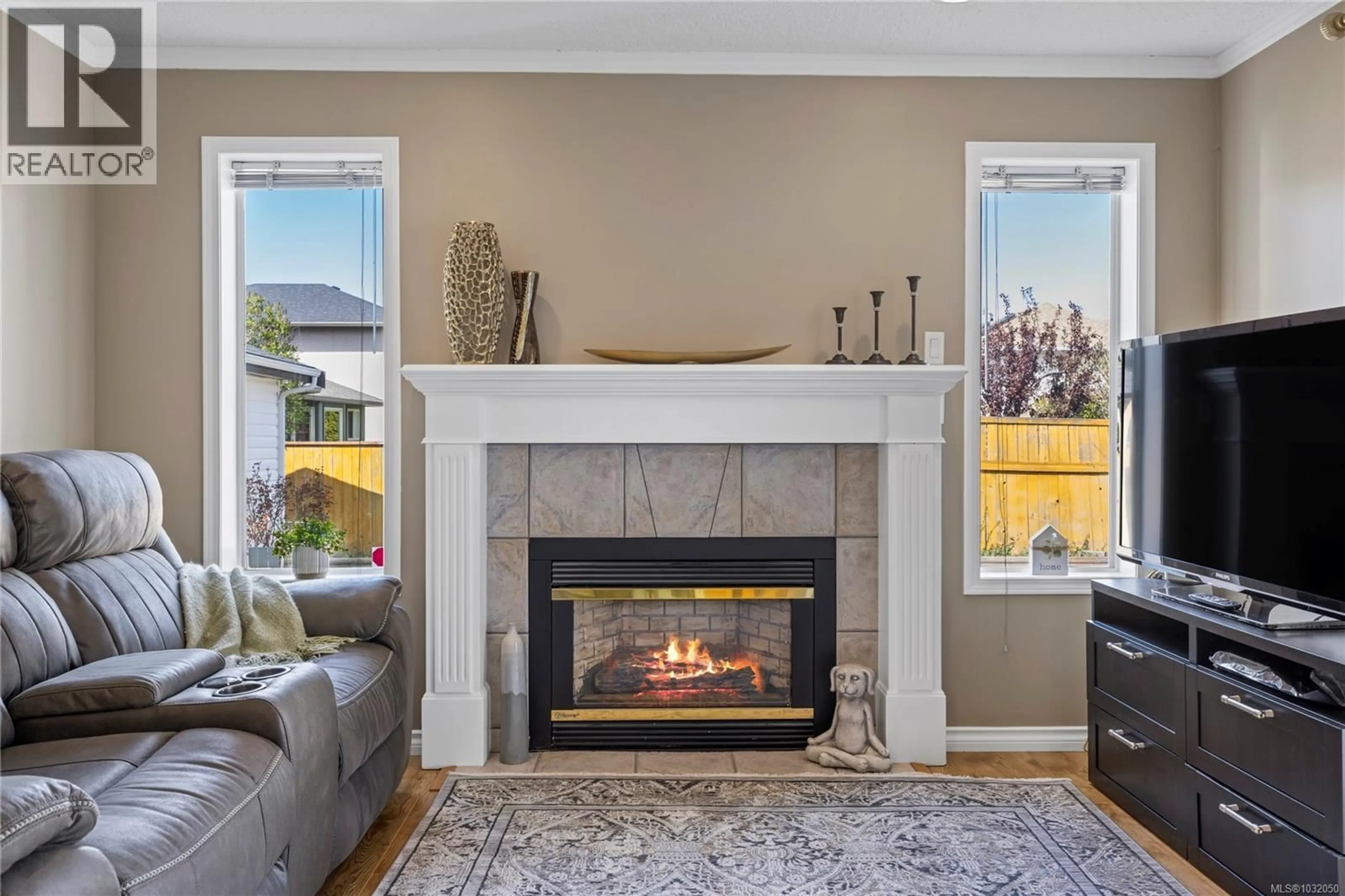 Living room with furniture, unknown for 6226 MCROBB AVENUE, Nanaimo British Columbia V9V1L2