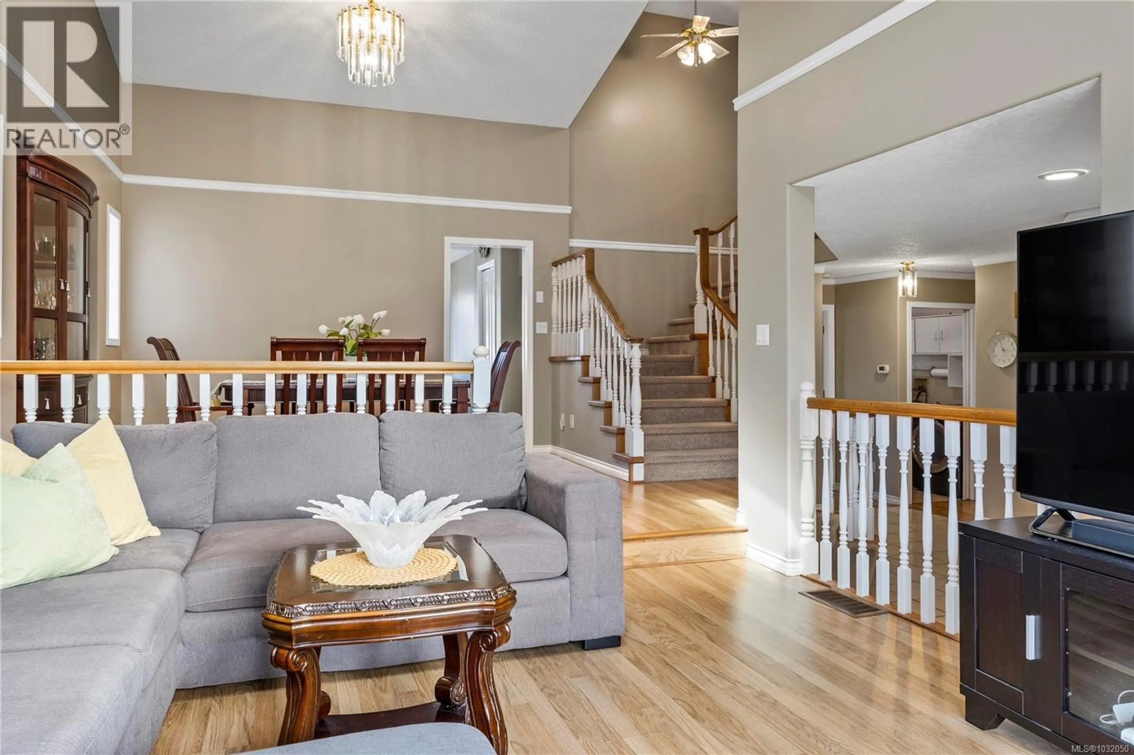 Indoor foyer for 6226 MCROBB AVENUE, Nanaimo British Columbia V9V1L2