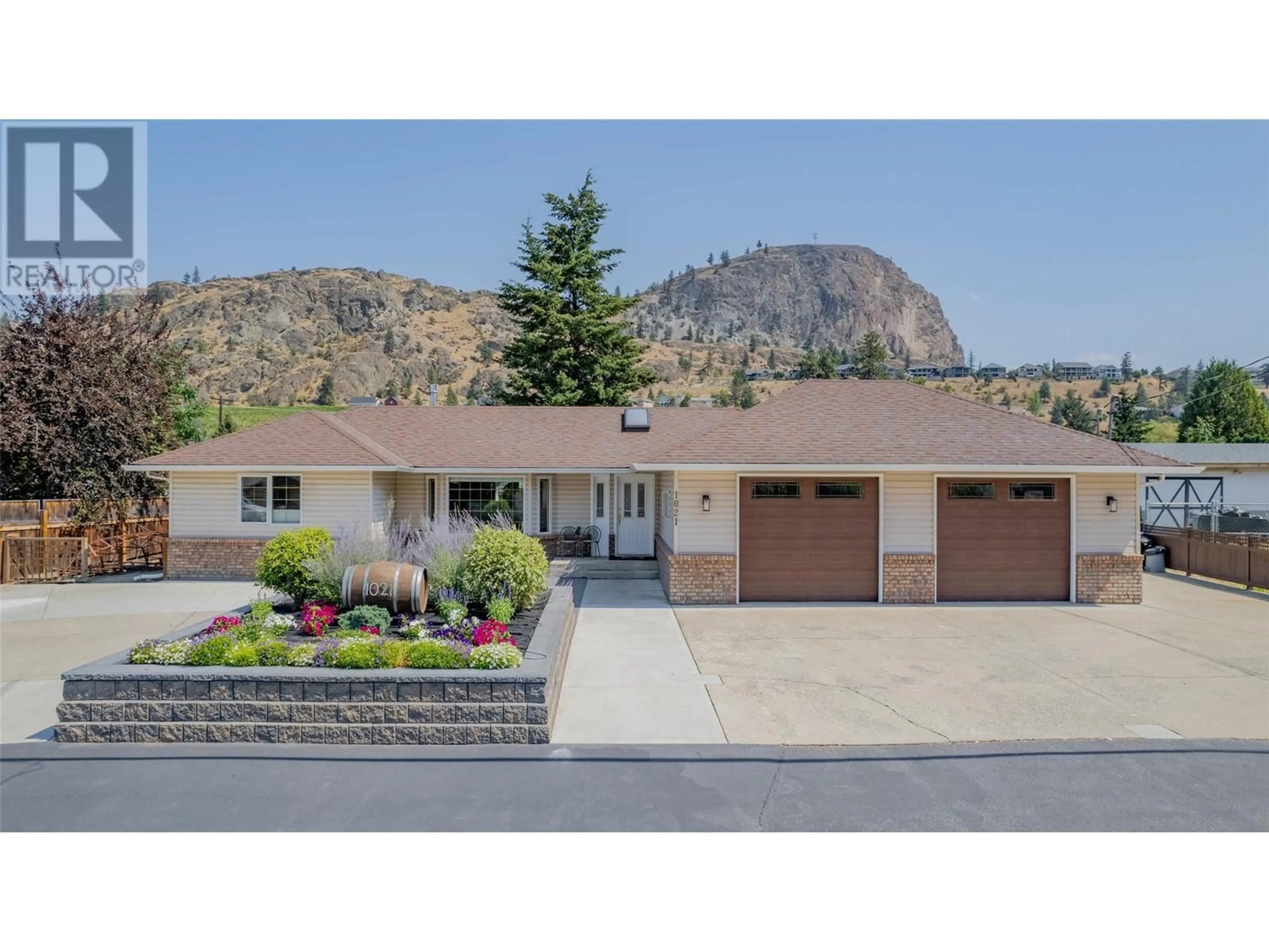 Home with vinyl exterior material for 1021 Maple Street, Okanagan Falls British Columbia V0H1R2