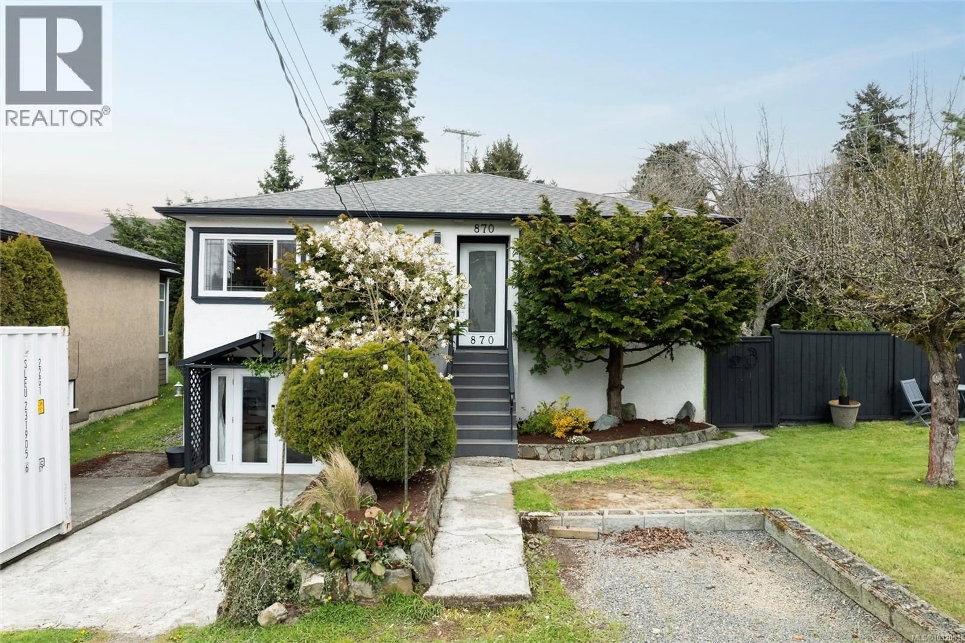 A pic from outside/outdoor area/front of a property/back of a property/a pic from drone, street for 870 PENDENE PLACE, Saanich British Columbia V8X3A1