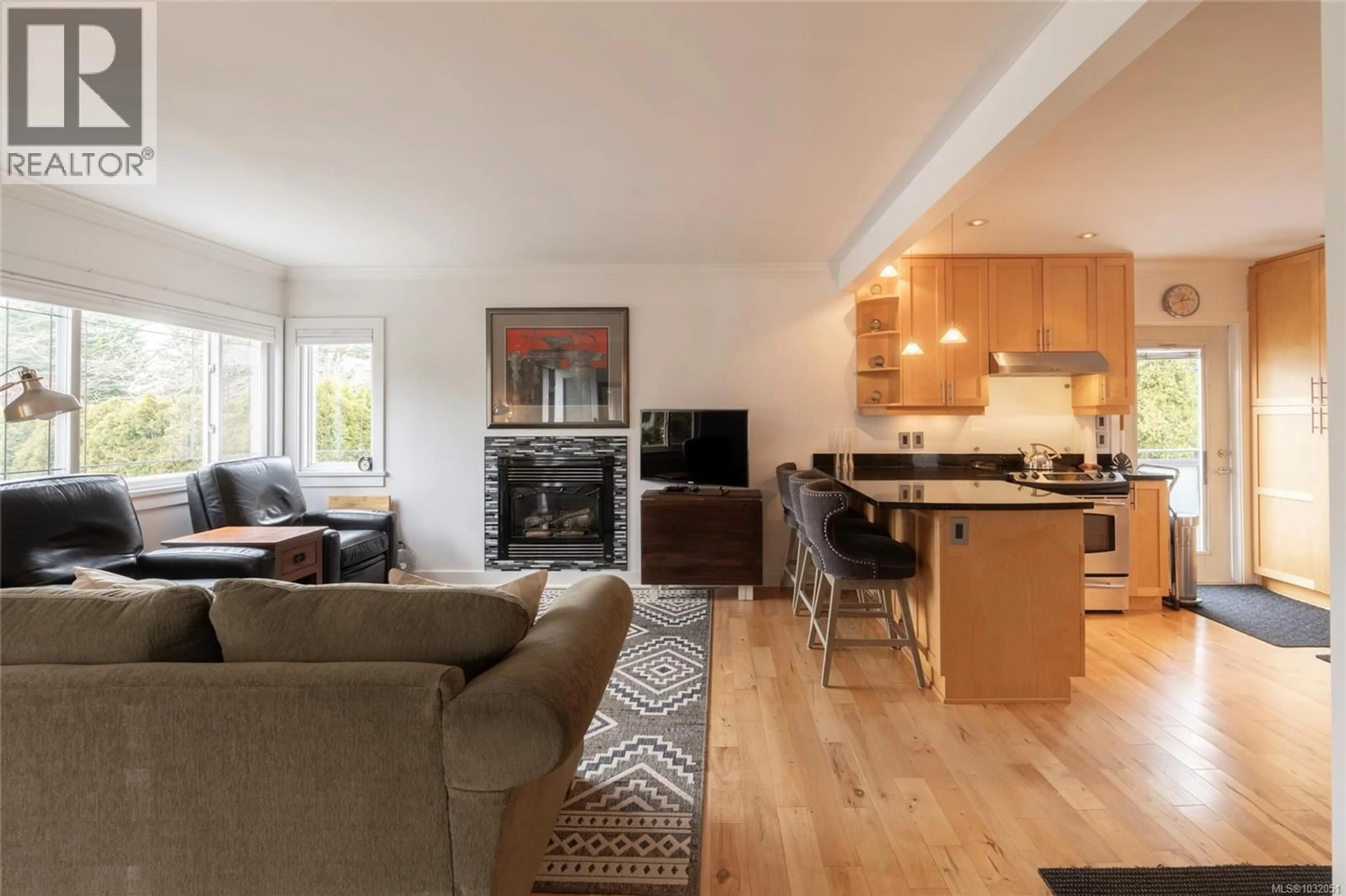 Unknown for 870 PENDENE PLACE, Saanich British Columbia V8X3A1