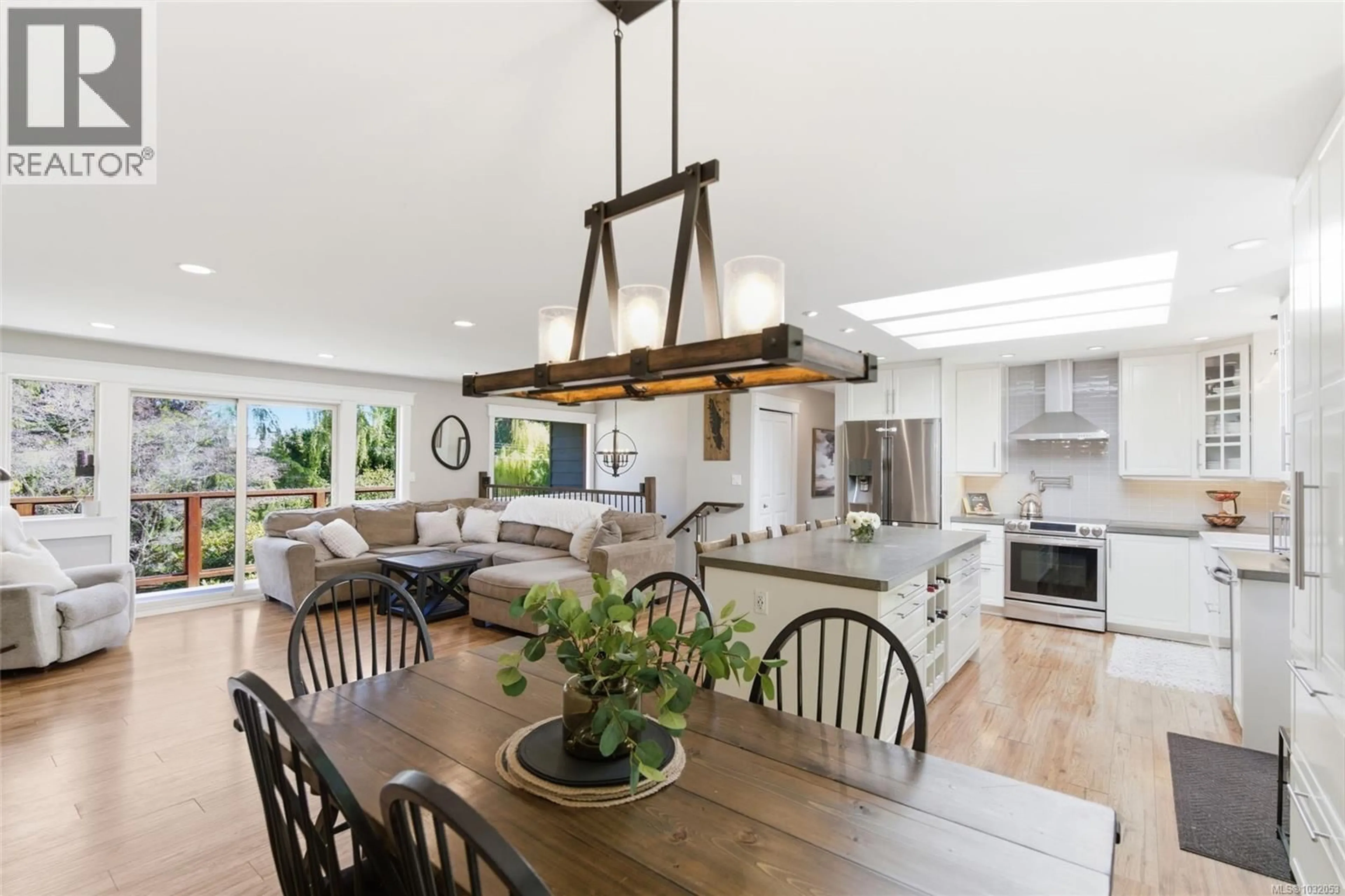 Open concept kitchen, unknown for 1905 SEA LION CRESCENT, Nanoose Bay British Columbia V9P9J3