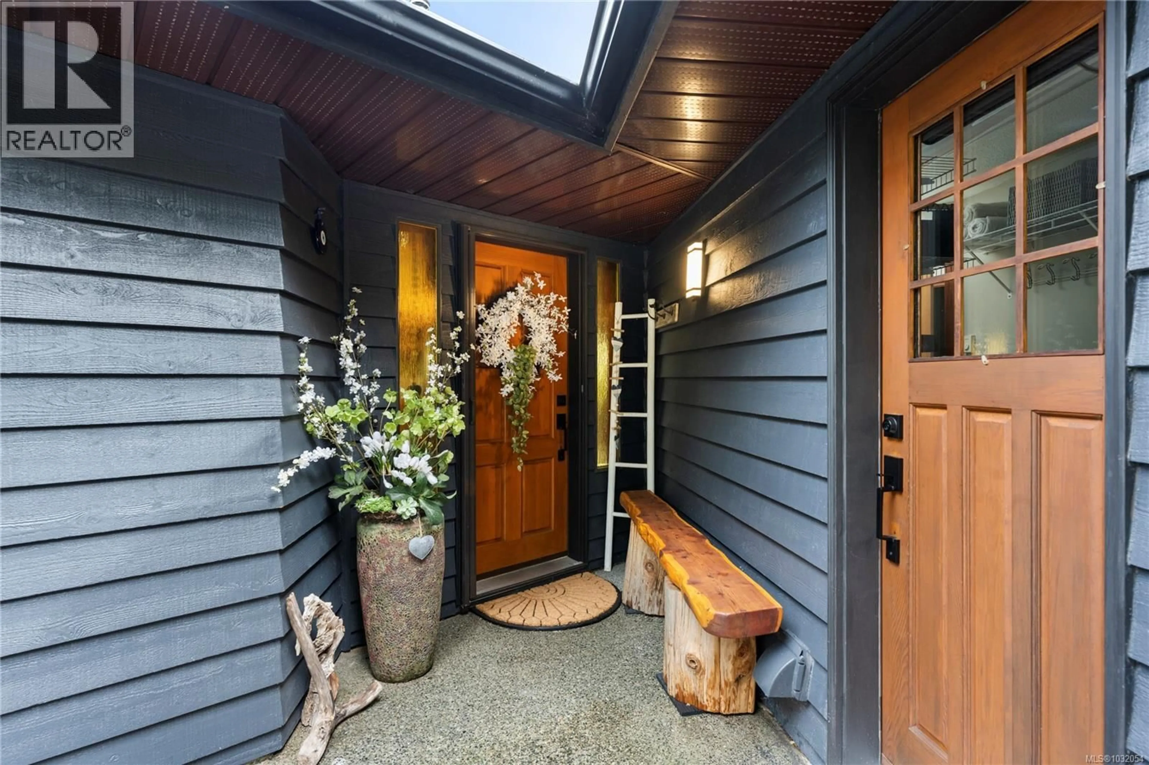 Indoor entryway for 3141 SWALLOW CRESCENT, Nanoose Bay British Columbia V9P9J2