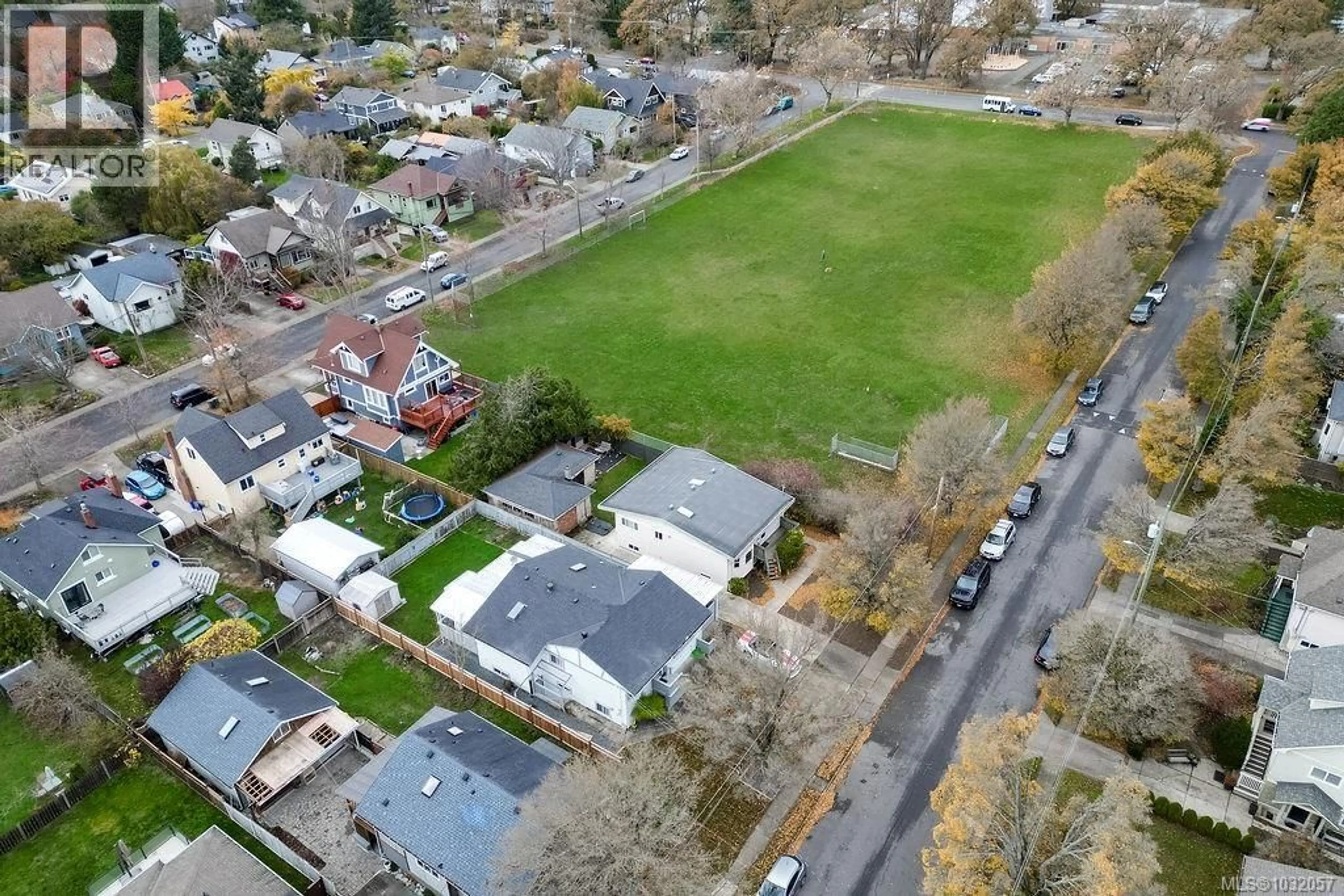 A pic from outside/outdoor area/front of a property/back of a property/a pic from drone, street for 2710 VICTOR STREET, Victoria British Columbia V8R4E4
