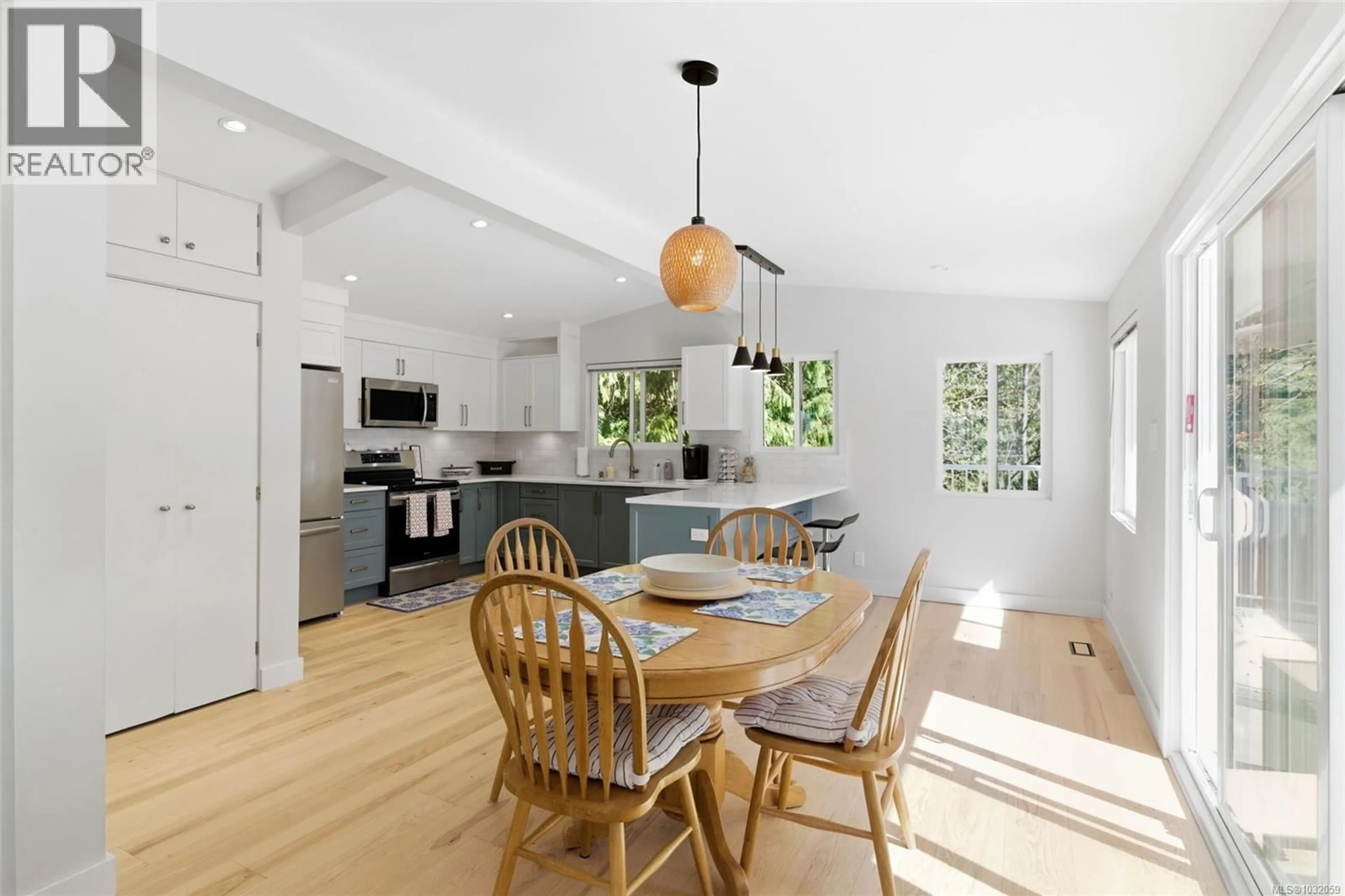 Open concept kitchen, unknown for 1805 DEERBORNE PLACE, Nanaimo British Columbia V9T1A1