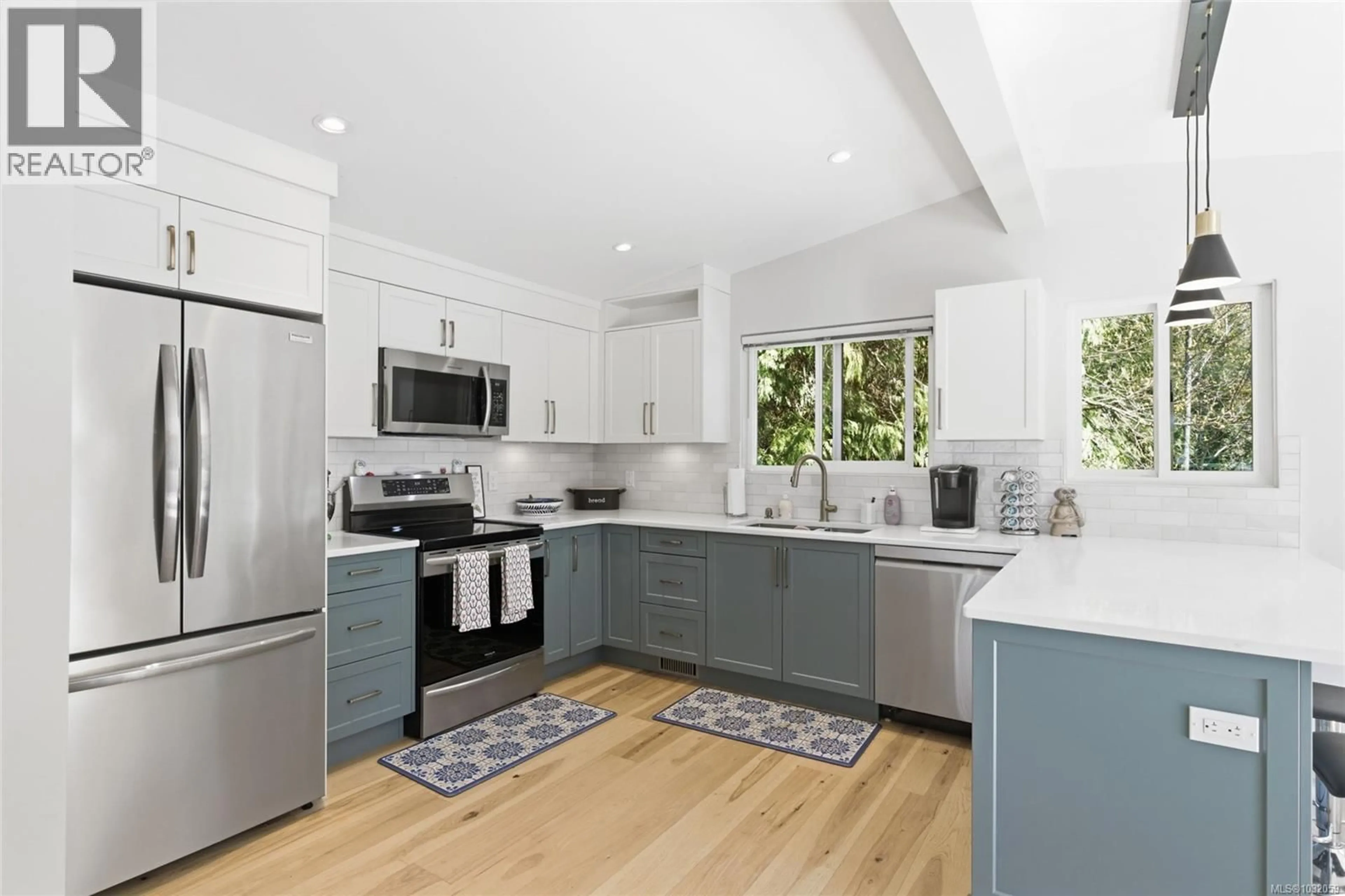 Open concept kitchen, ceramic/tile floor for 1805 DEERBORNE PLACE, Nanaimo British Columbia V9T1A1