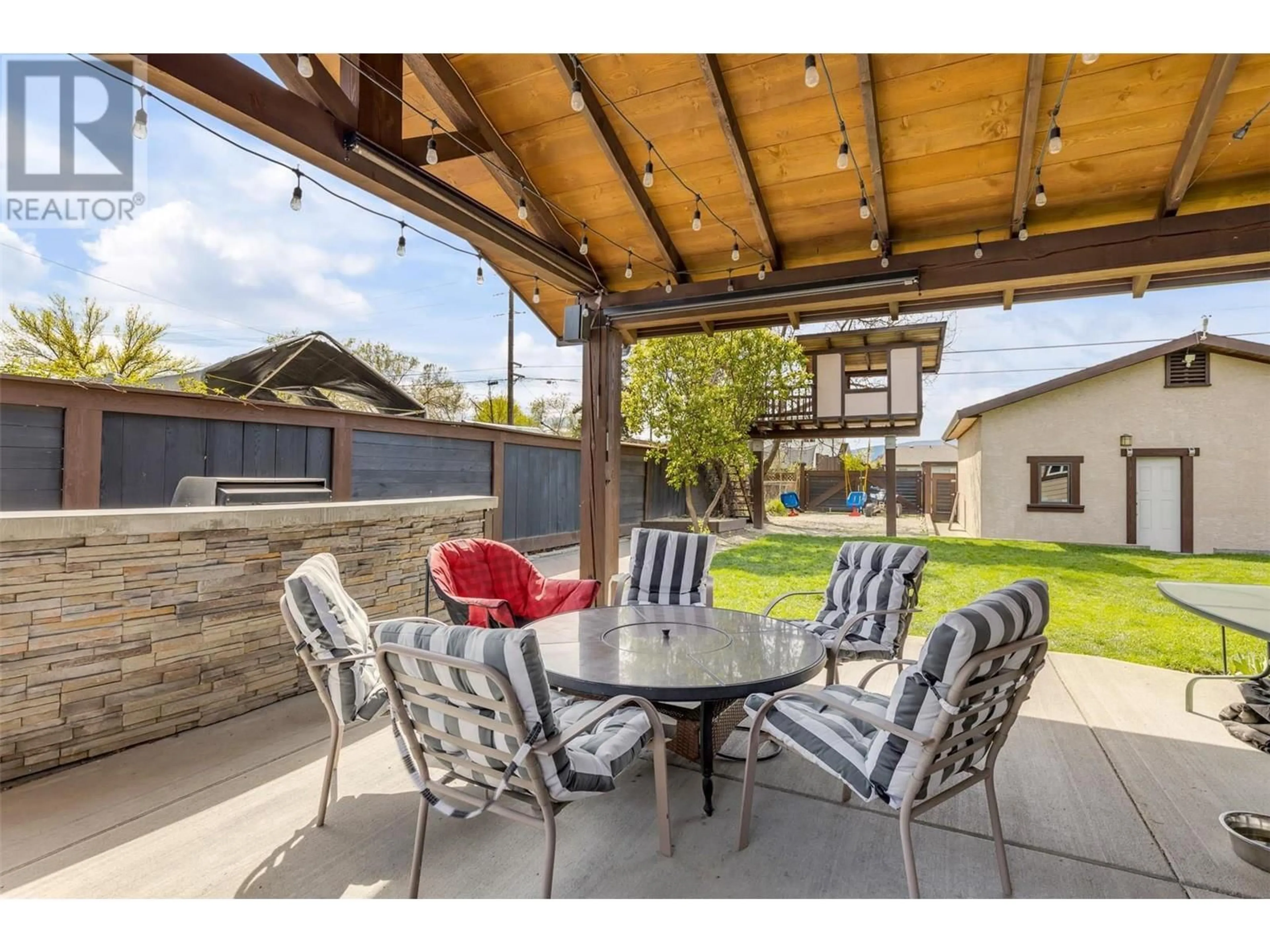 Patio, street for 380 DOUGALL ROAD NORTH, Kelowna British Columbia V1X3K7