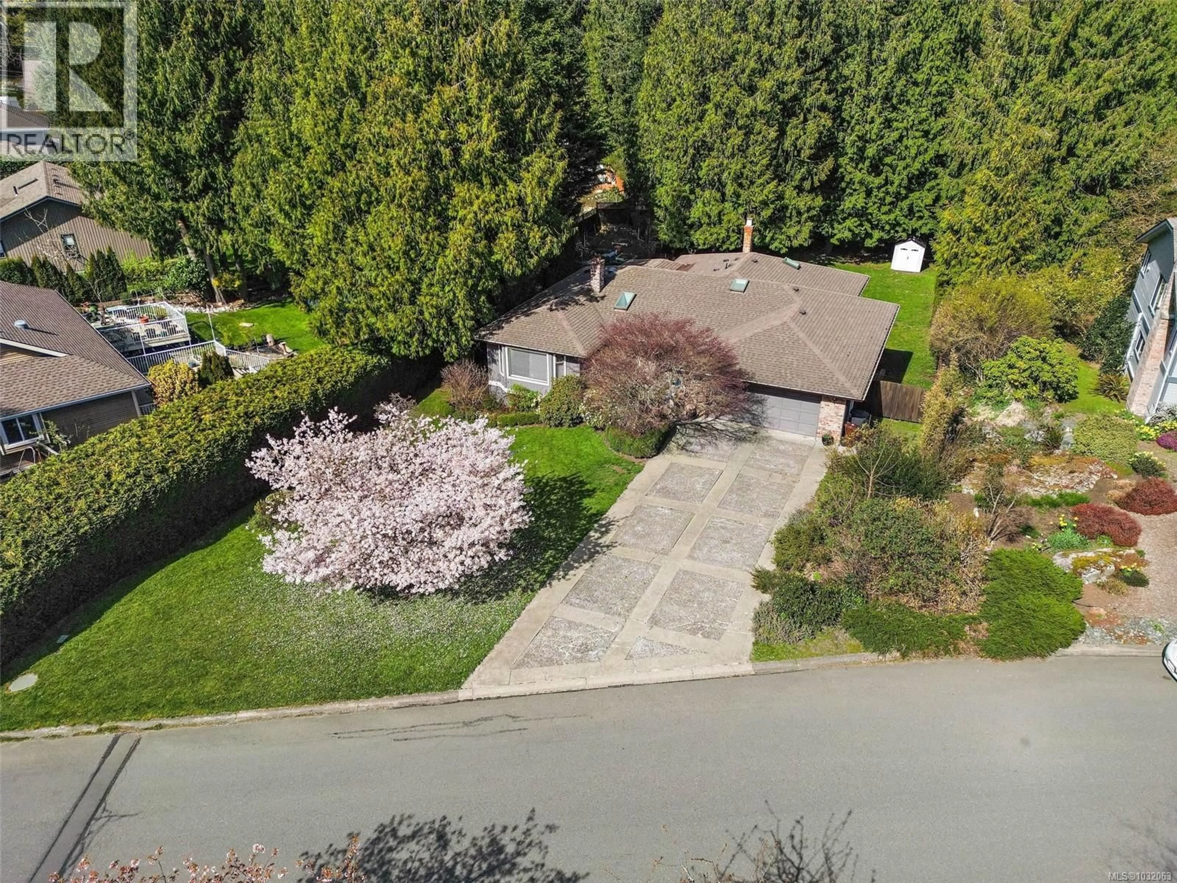A pic from outside/outdoor area/front of a property/back of a property/a pic from drone, street for 8636 SENTINEL PLACE, North Saanich British Columbia V8L4Z8