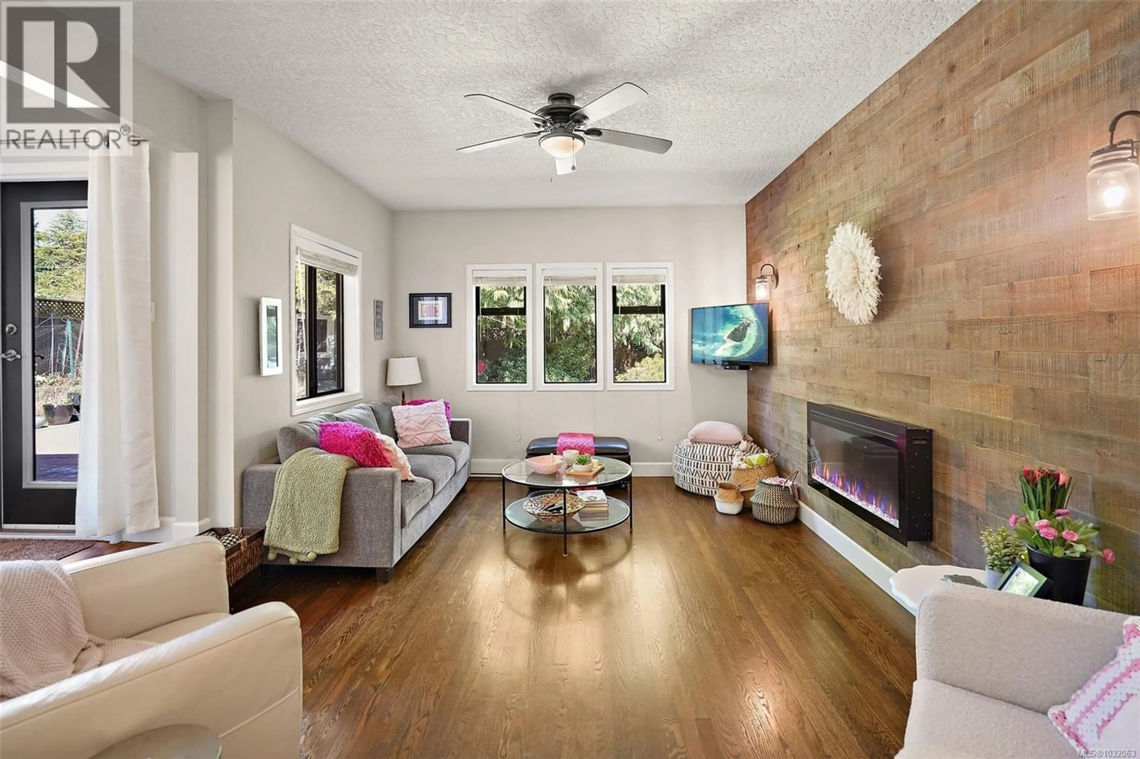 Living room with furniture, unknown for 8636 SENTINEL PLACE, North Saanich British Columbia V8L4Z8