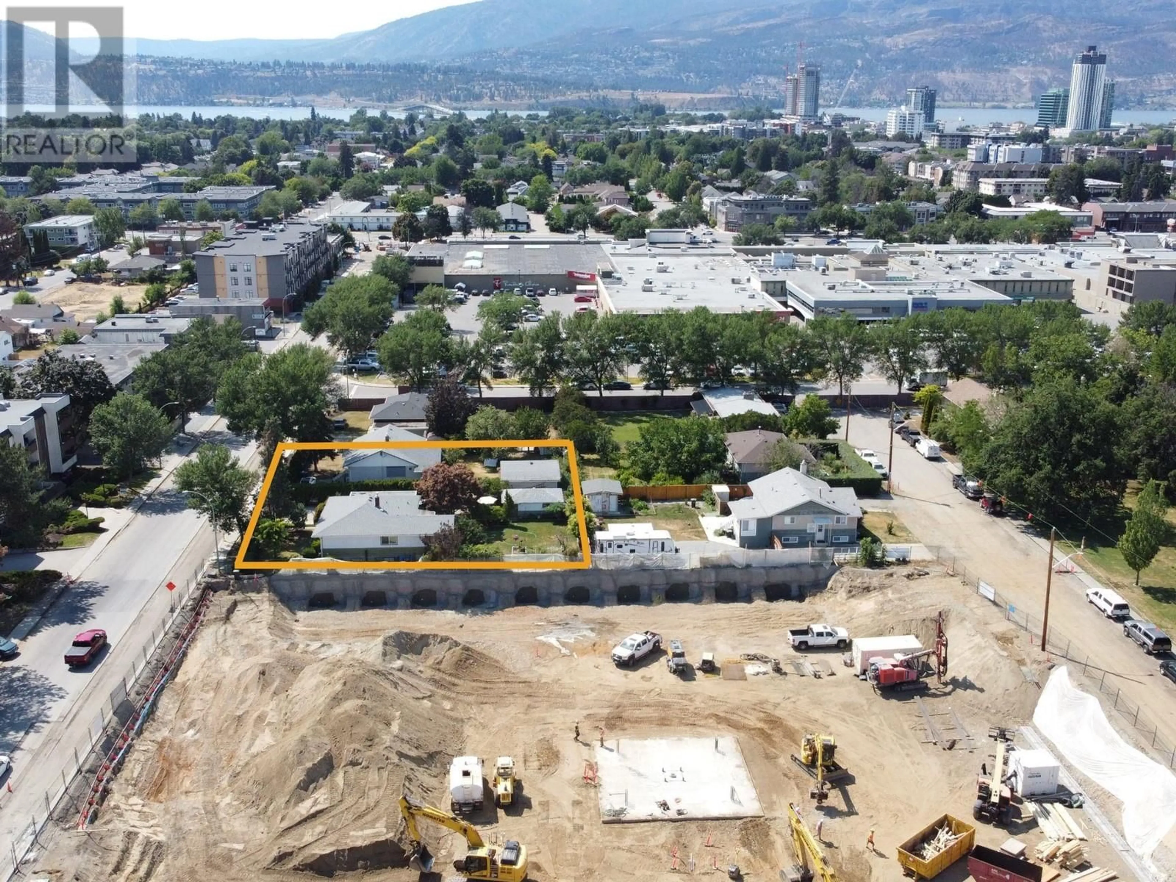 A pic from outside/outdoor area/front of a property/back of a property/a pic from drone, building for 1244 SUTHERLAND AVENUE, Kelowna British Columbia V1Y5Y3