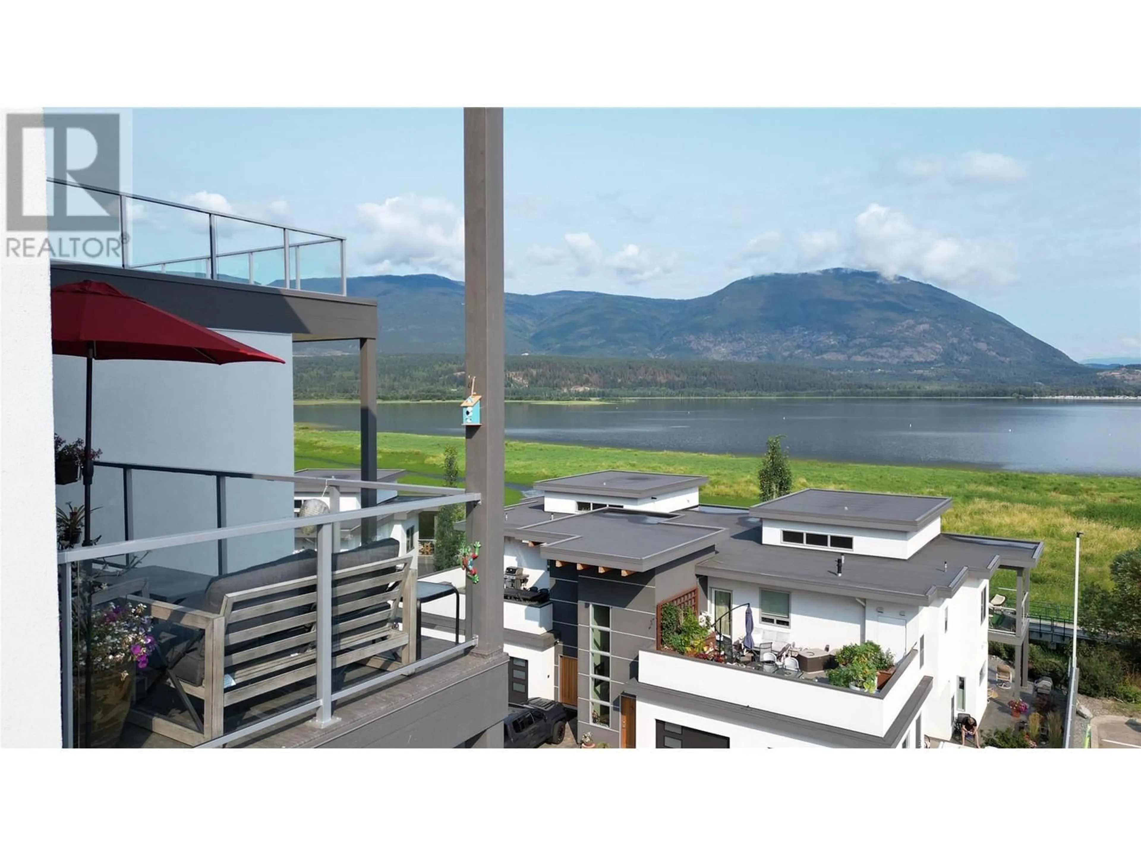 Balcony in the apartment, water/lake/river/ocean view for 131 Harbourfront Drive NE Unit# 503, Salmon Arm British Columbia V1E2T3