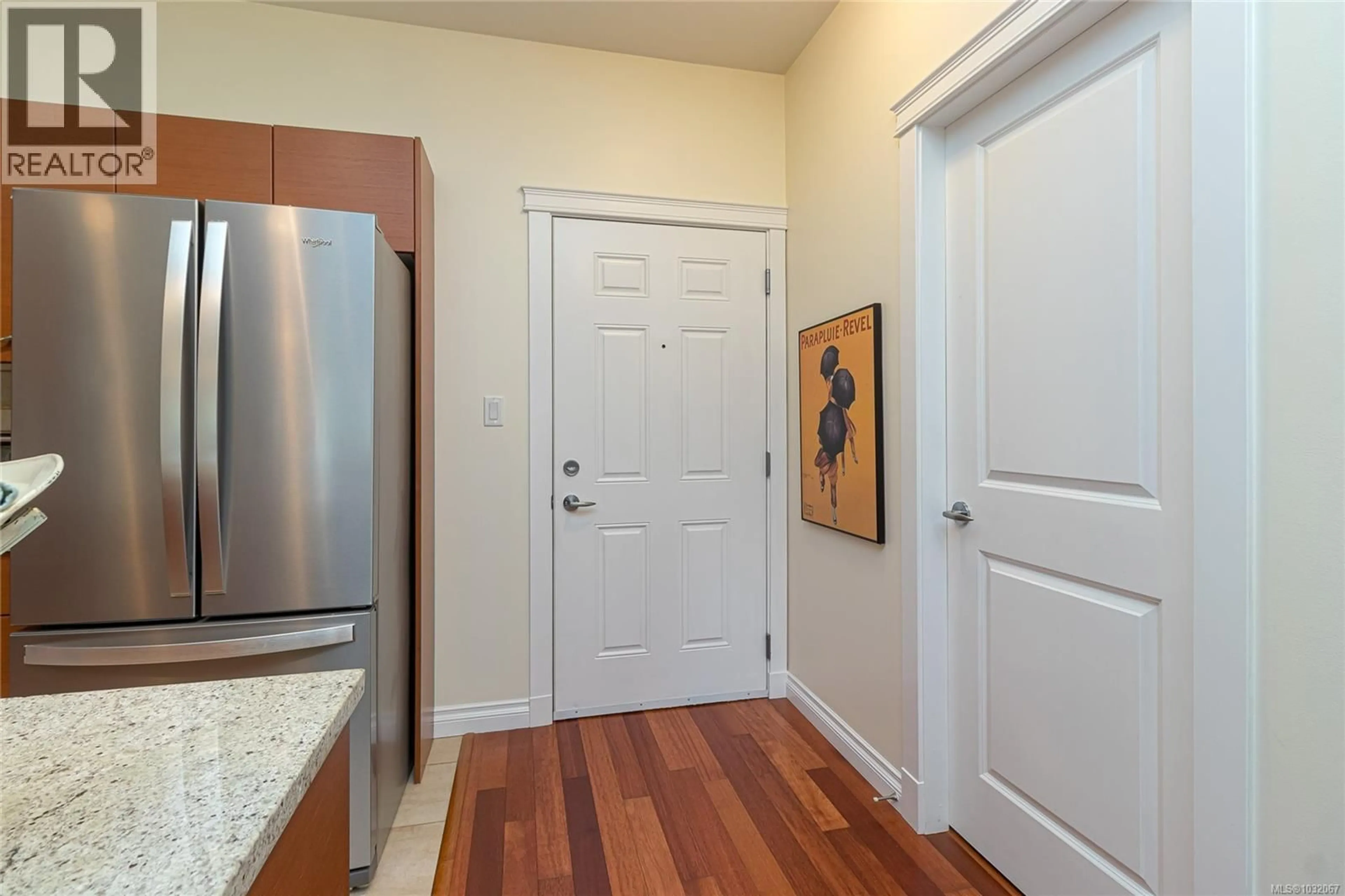 Indoor entryway for 103 - 2380 BRETHOUR AVENUE, Sidney British Columbia V8L2A5