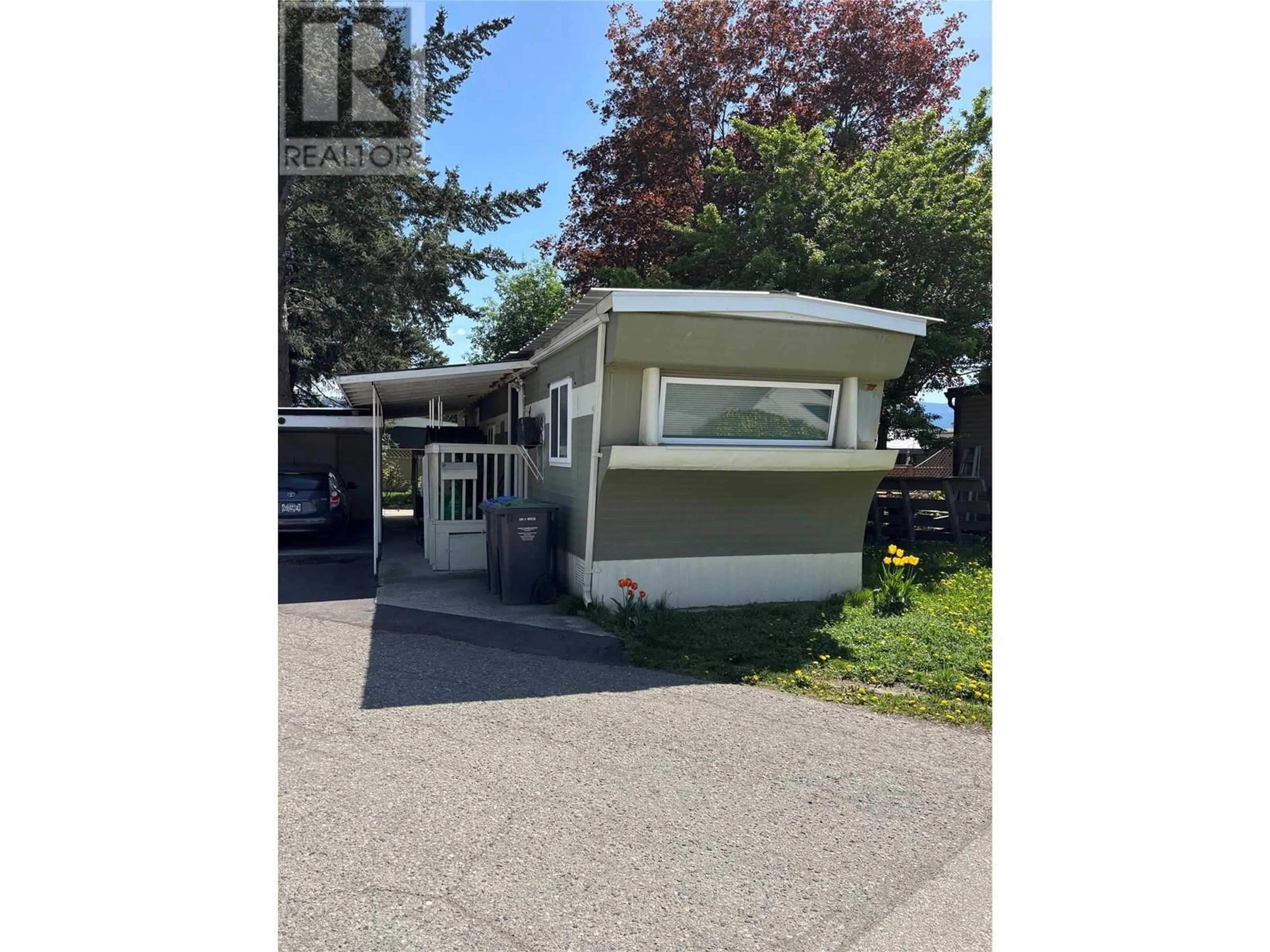Home with vinyl exterior material, street for 4 - 1132 FINDLAY ROAD, Kelowna British Columbia V1X5A8