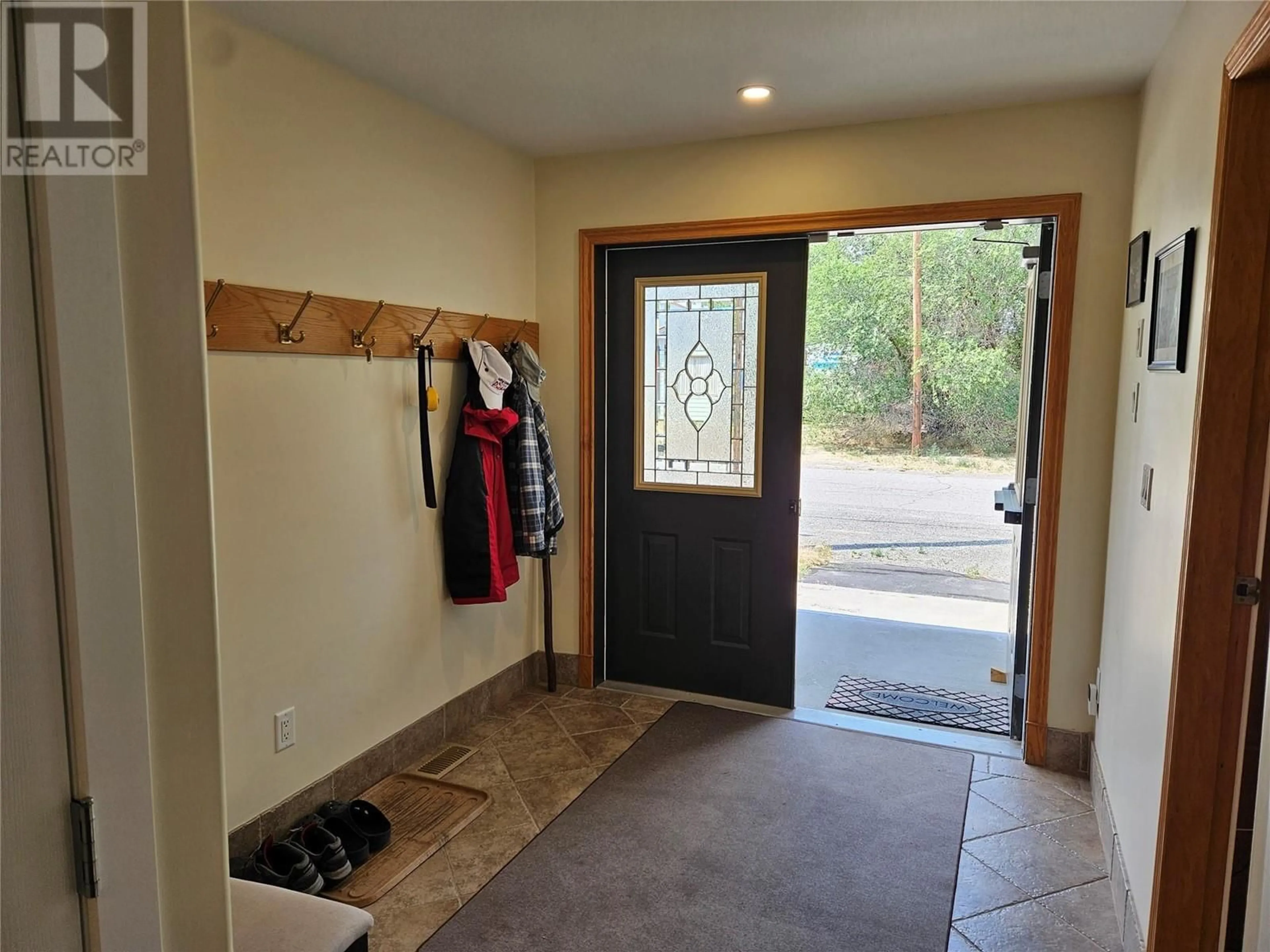 Indoor entryway, cement floor for 421 9th Avenue, Keremeos British Columbia V0X1N3