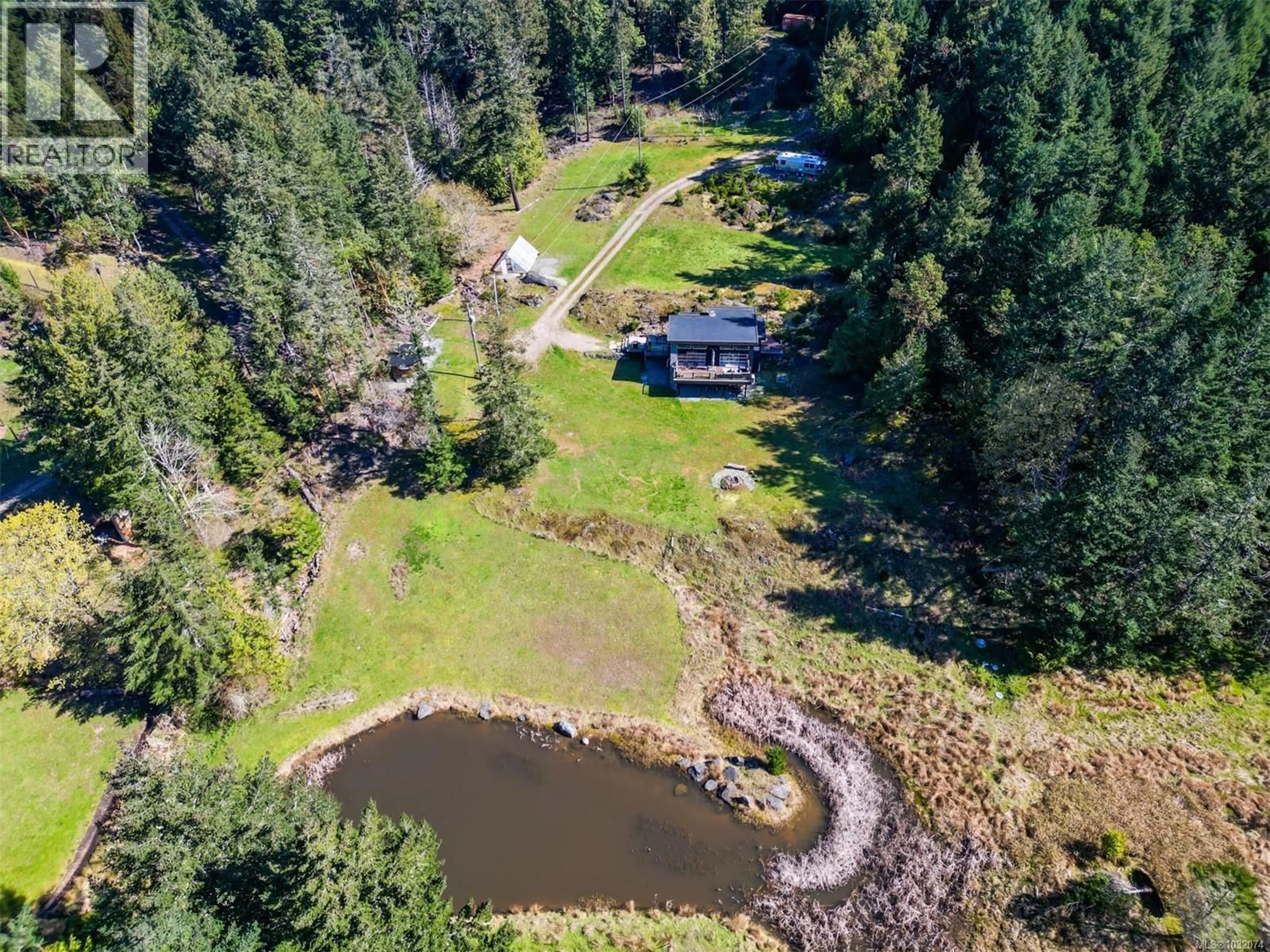 A pic from outside/outdoor area/front of a property/back of a property/a pic from drone, water/lake/river/ocean view for 5582 HOOSON ROAD, Pender Island British Columbia V0N2M1