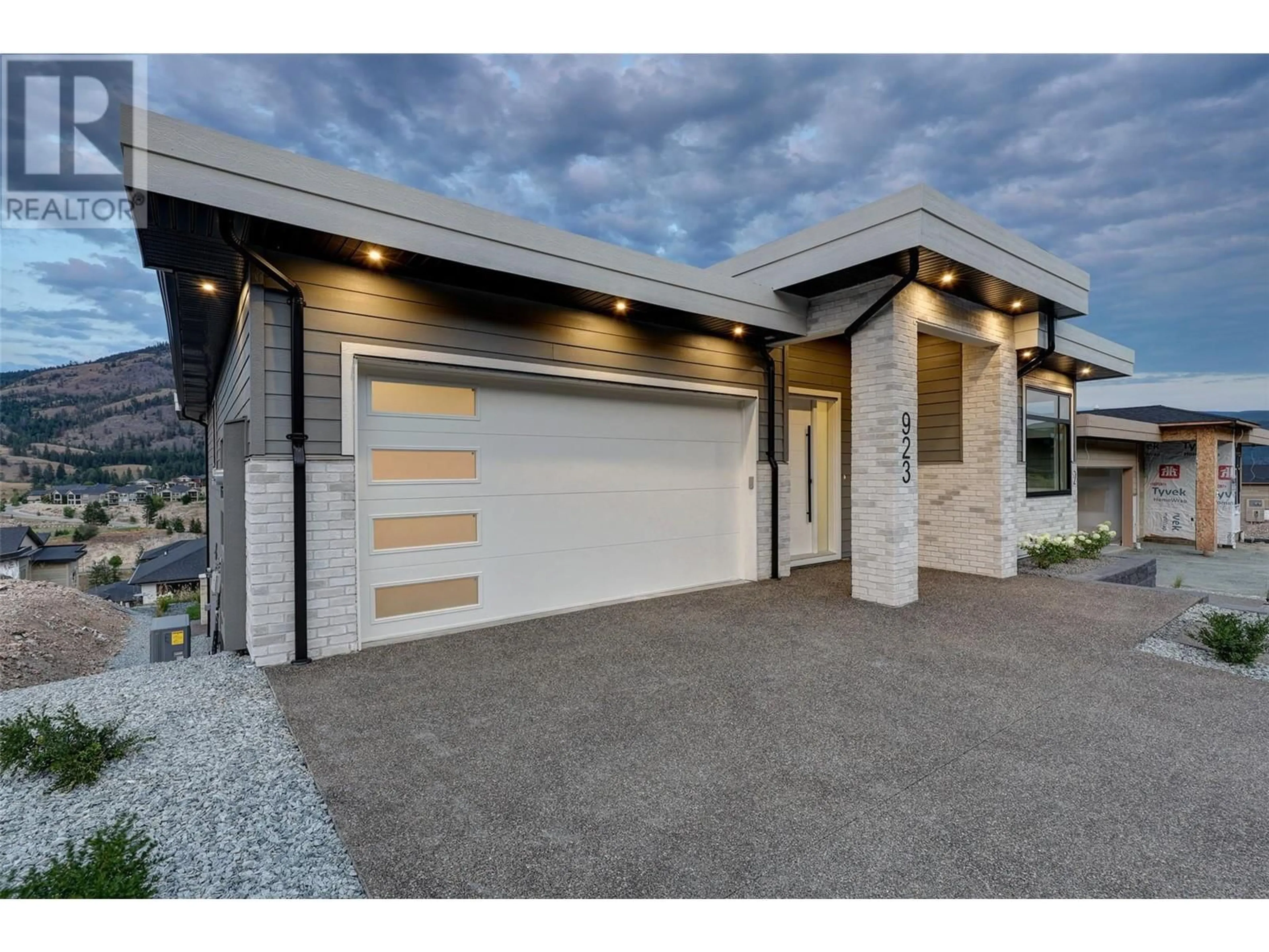 Indoor garage, cement floor for 923 Melrose Street, Kelowna British Columbia V1P0A8