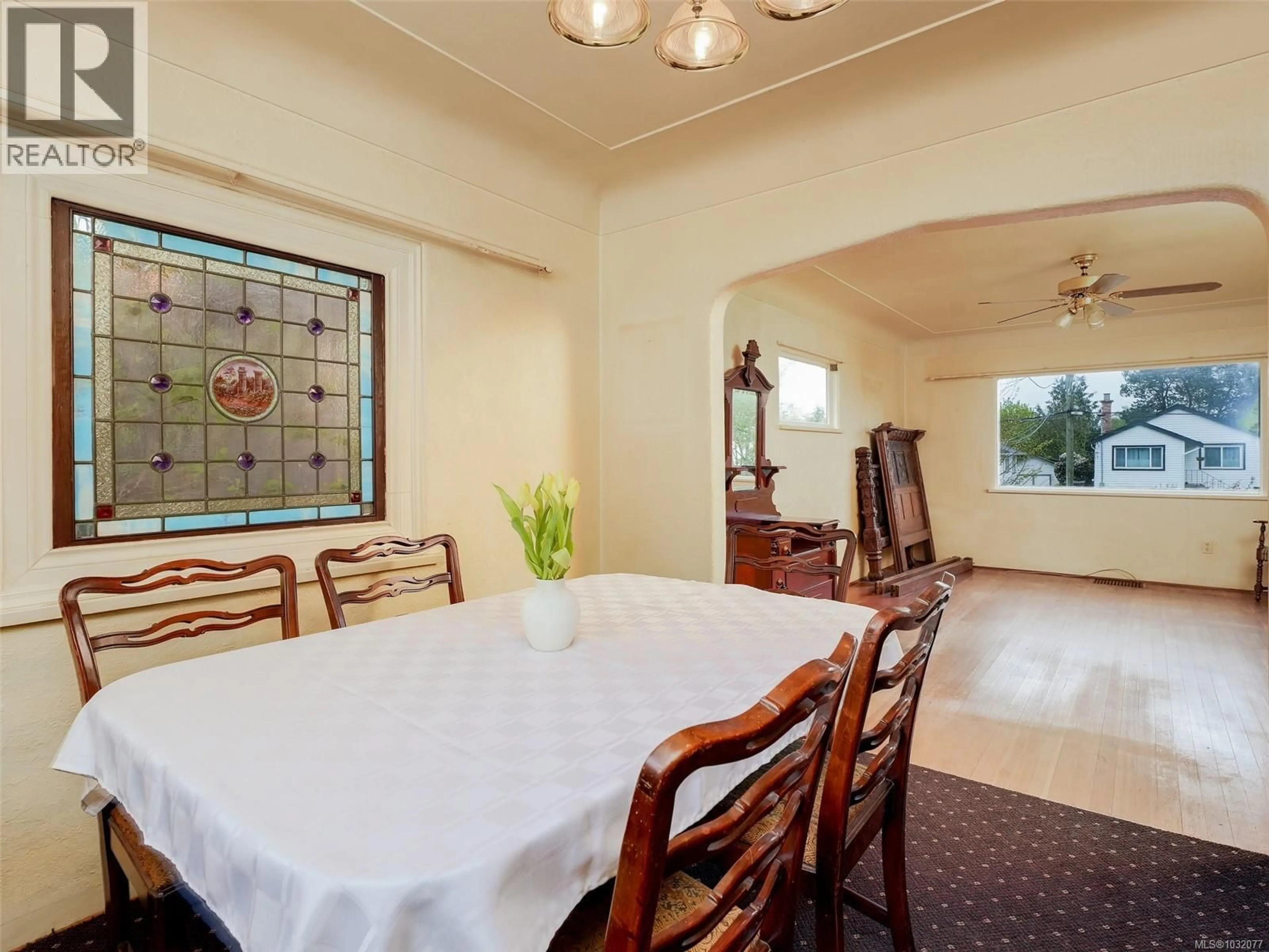 Dining room, ceramic/tile floor for 2522 VANCOUVER STREET, Victoria British Columbia V8T4A7