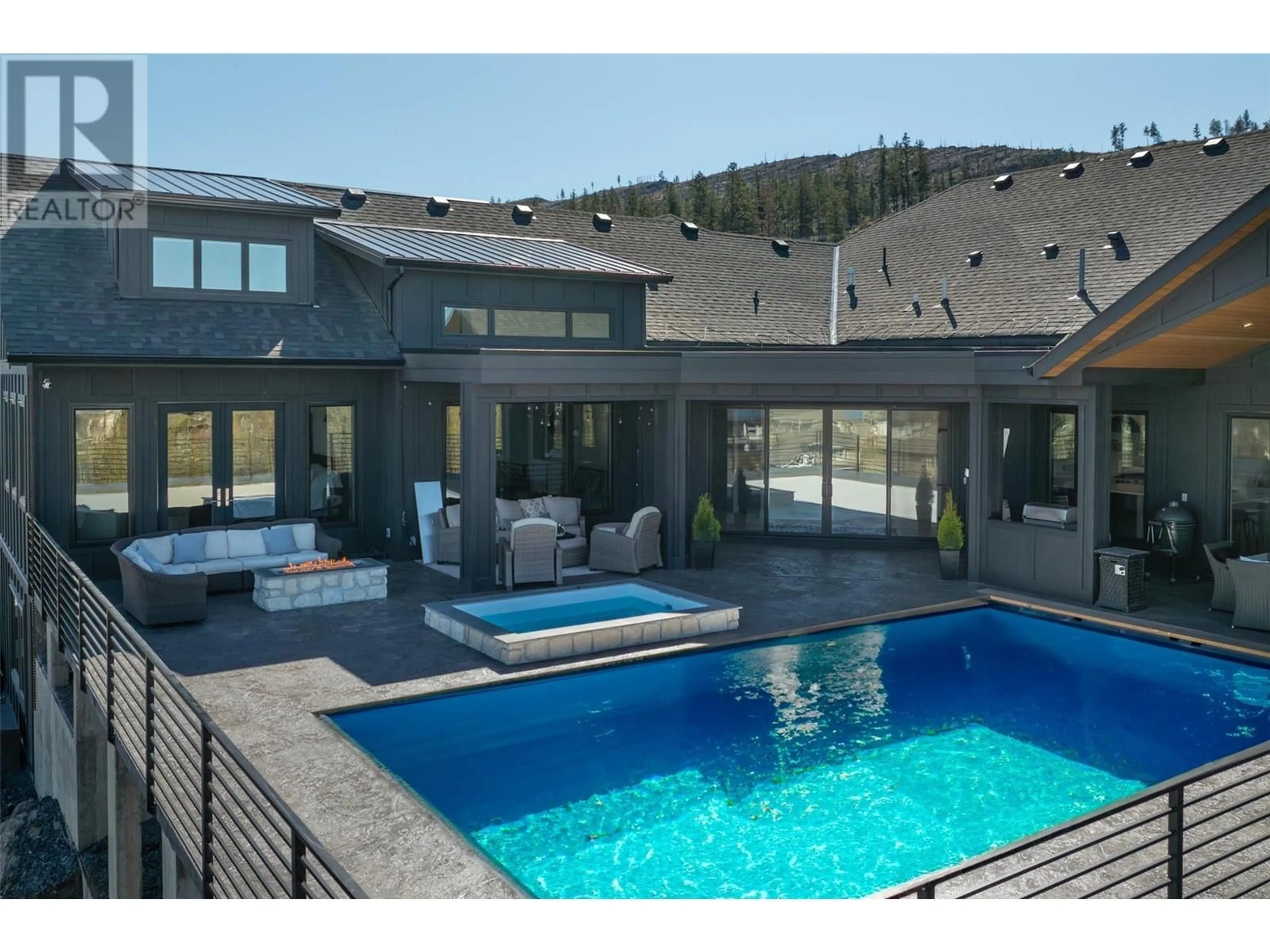 Indoor or outdoor pool for 652 Trumpeter Road, Kelowna British Columbia V1W4L6