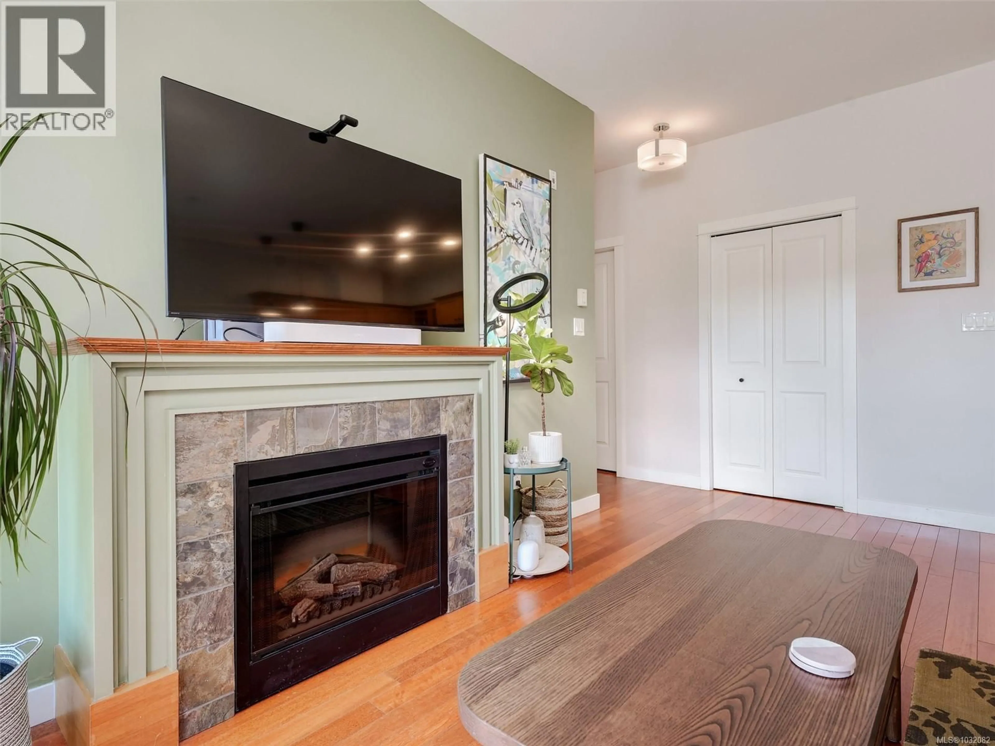 Living room with furniture, unknown for 404 - 201 NURSERY HILL DRIVE, View Royal British Columbia V9B0H5