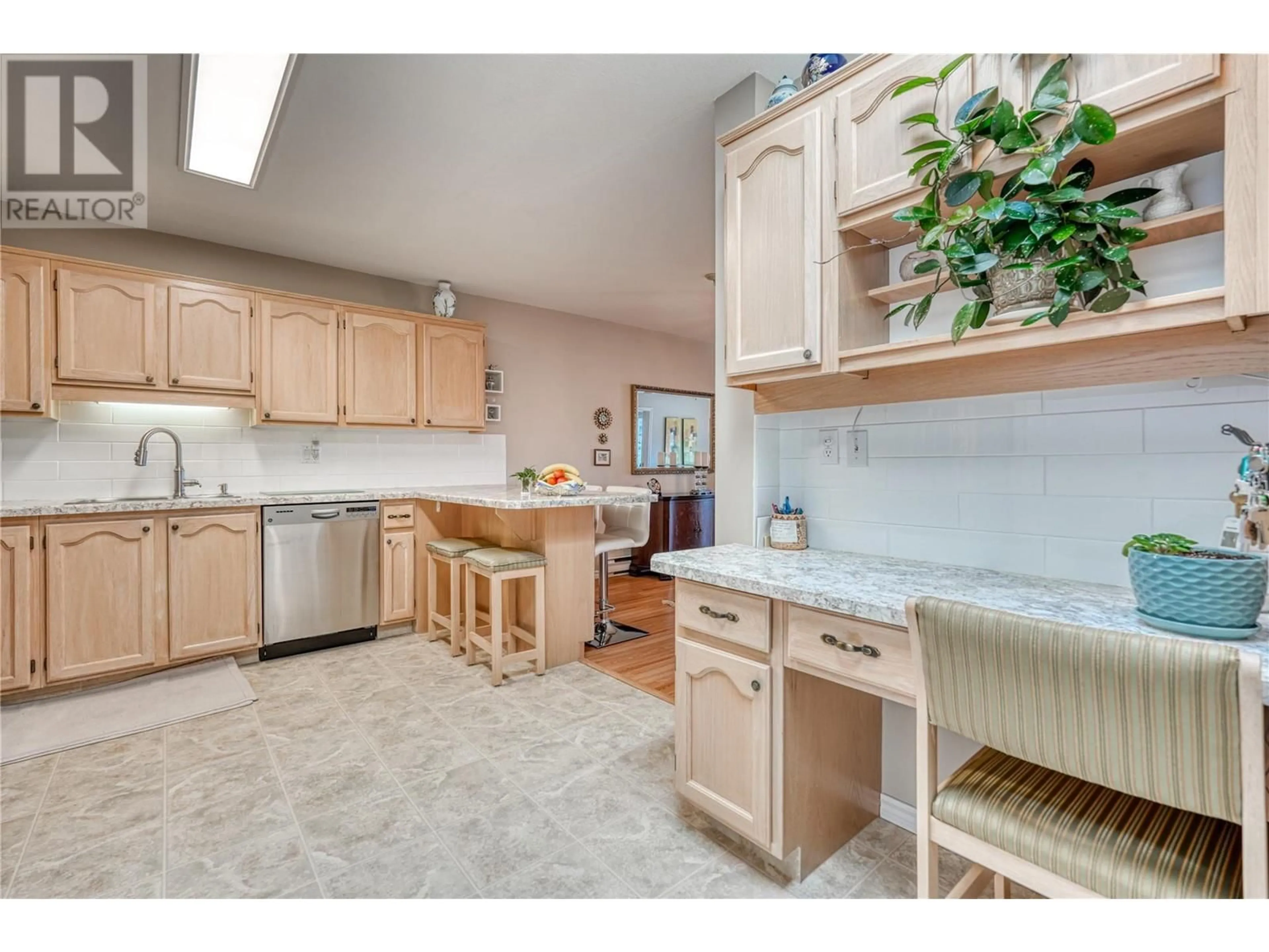 Standard kitchen, unknown for 409 - 195 WARREN AVENUE WEST, Penticton British Columbia V2A3N1