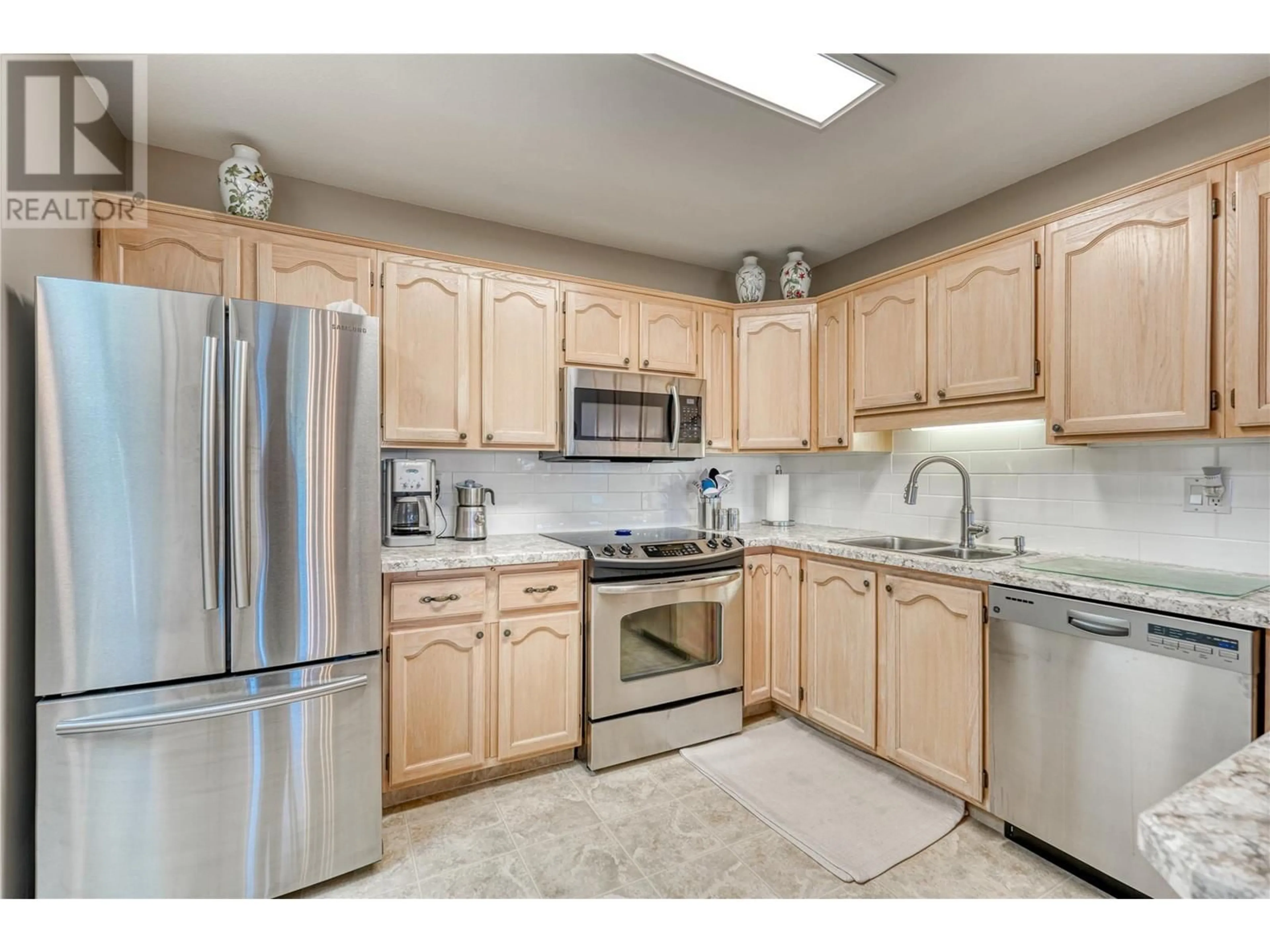 Standard kitchen, unknown for 409 - 195 WARREN AVENUE WEST, Penticton British Columbia V2A3N1