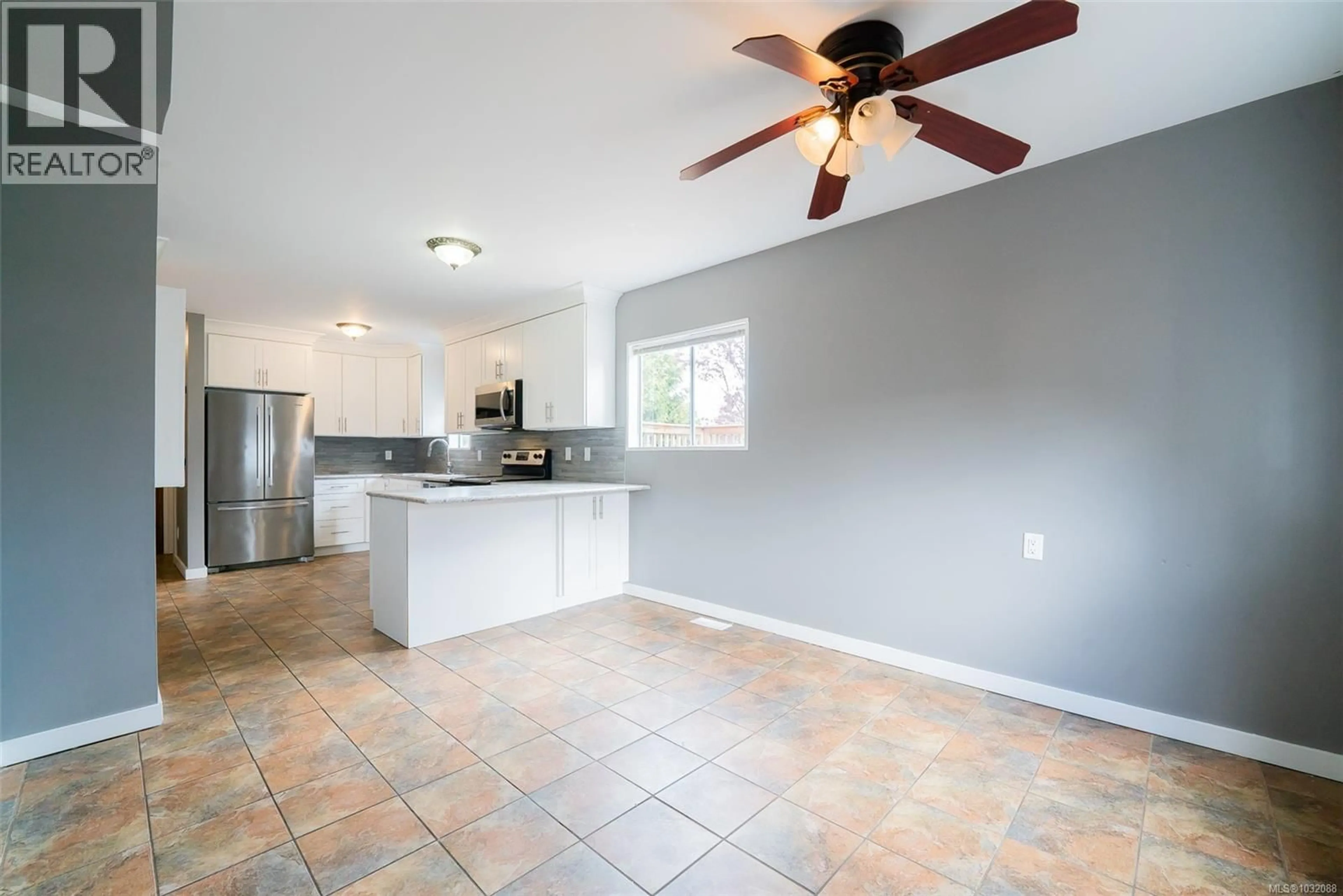 Open concept kitchen, ceramic/tile floor for 100 ASHLAR AVENUE, Nanaimo British Columbia V9R3P4