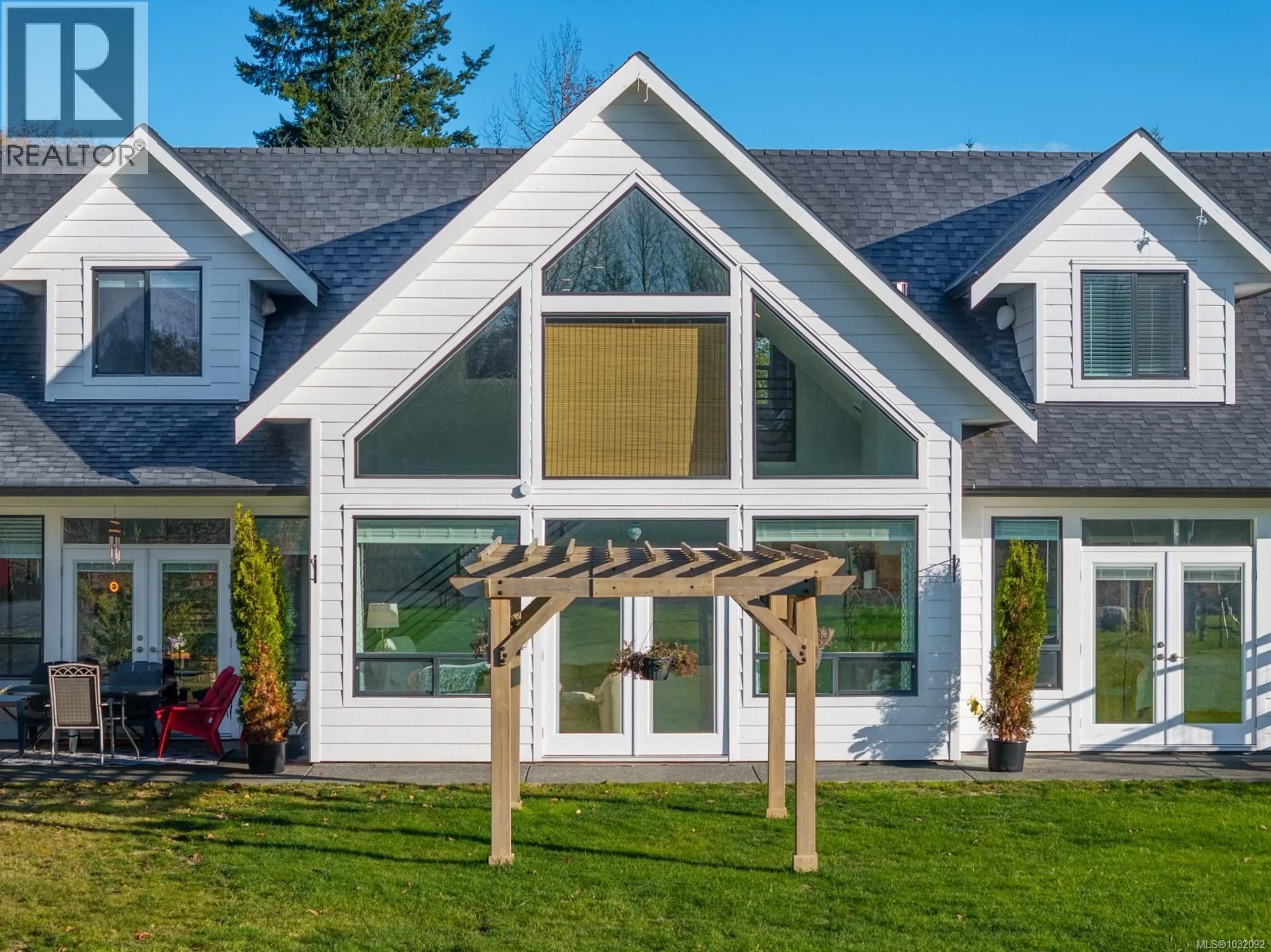 Home with vinyl exterior material, mountain view for 8740 OYSTER RIVER WAY, Black Creek British Columbia V9J1K3