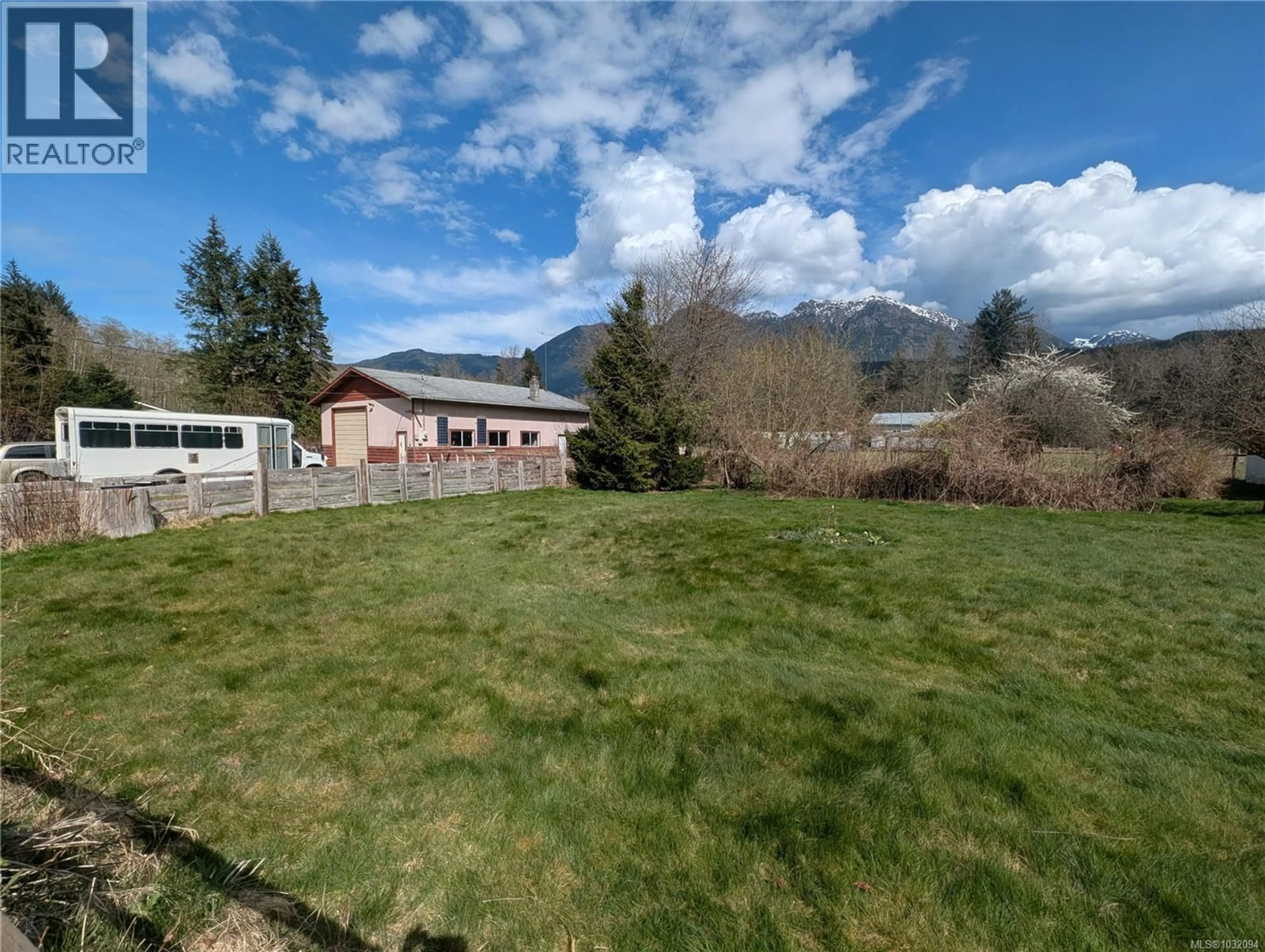 A pic from outside/outdoor area/front of a property/back of a property/a pic from drone, mountain view for 1430 PHYE PLACE, Sayward British Columbia V0N1R0