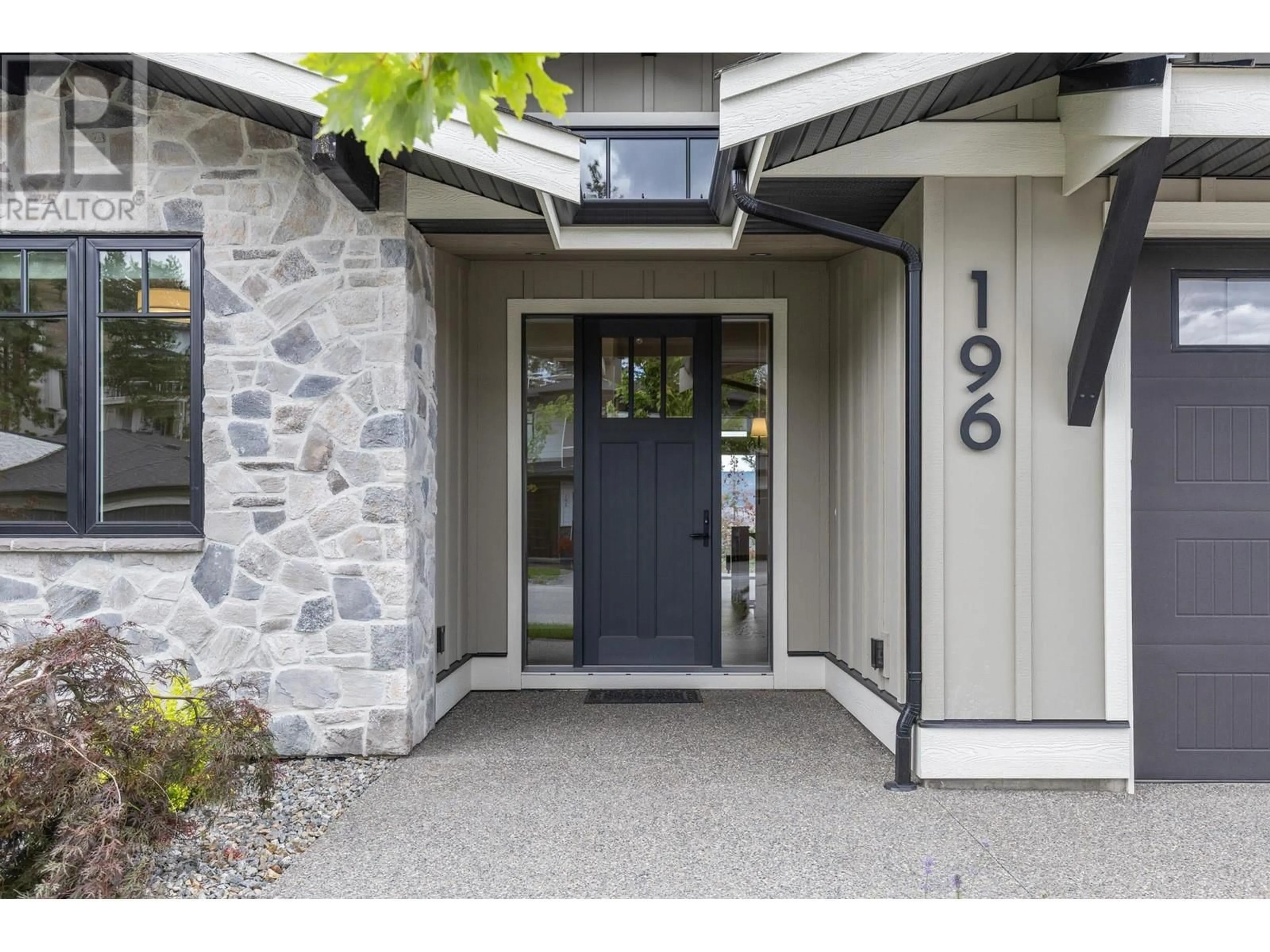 Indoor entryway, wood floors for 196 Summer Wood Drive, Kelowna British Columbia V1V2Z9