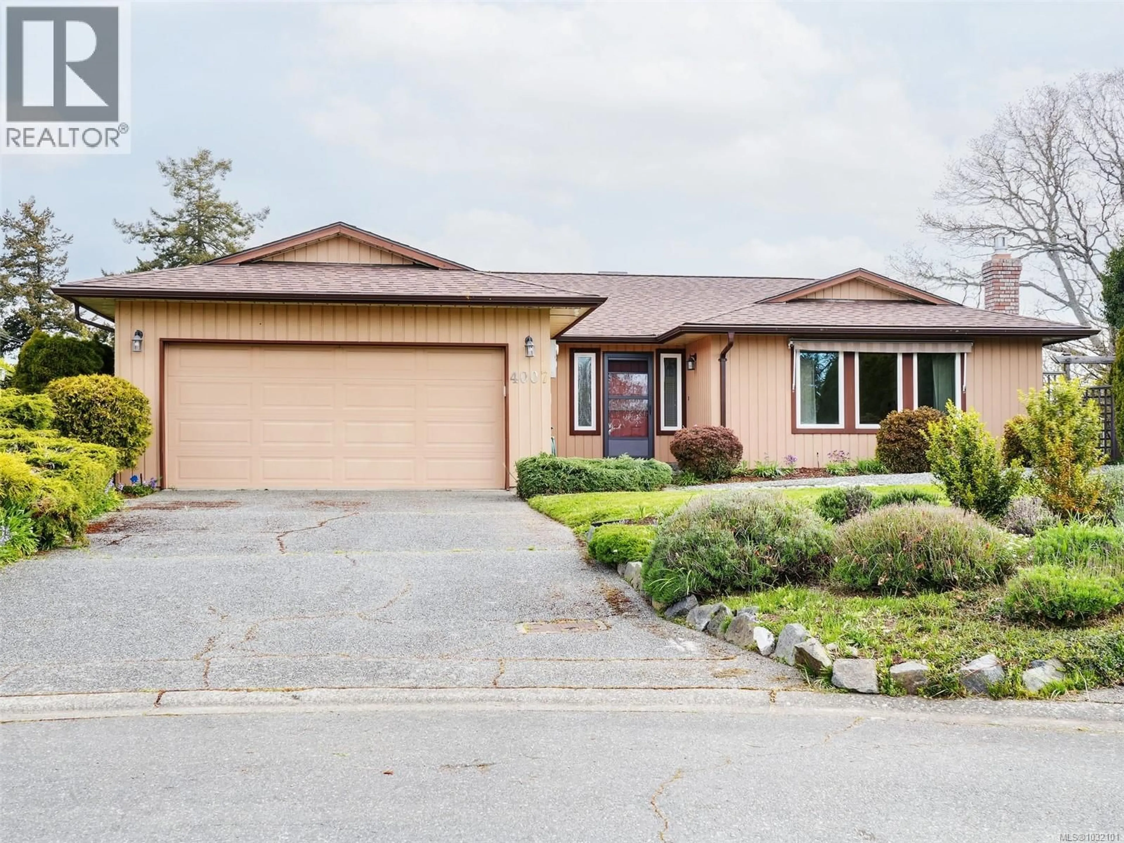 Home with brick exterior material, street for 4007 HOLLYRIDGE PLACE, Saanich British Columbia V8N5Z8