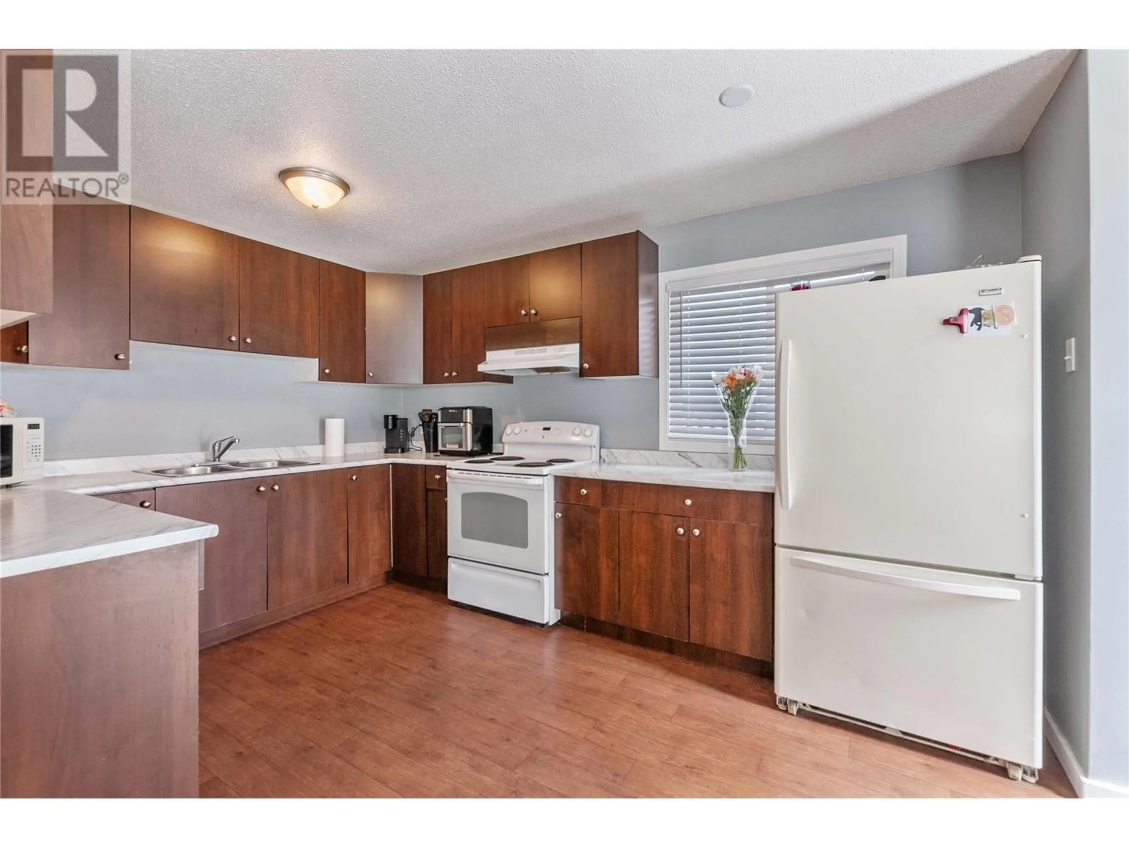 Standard kitchen, wood floors, cottage for 787 Kamloops Avenue, Penticton British Columbia V2A2J3