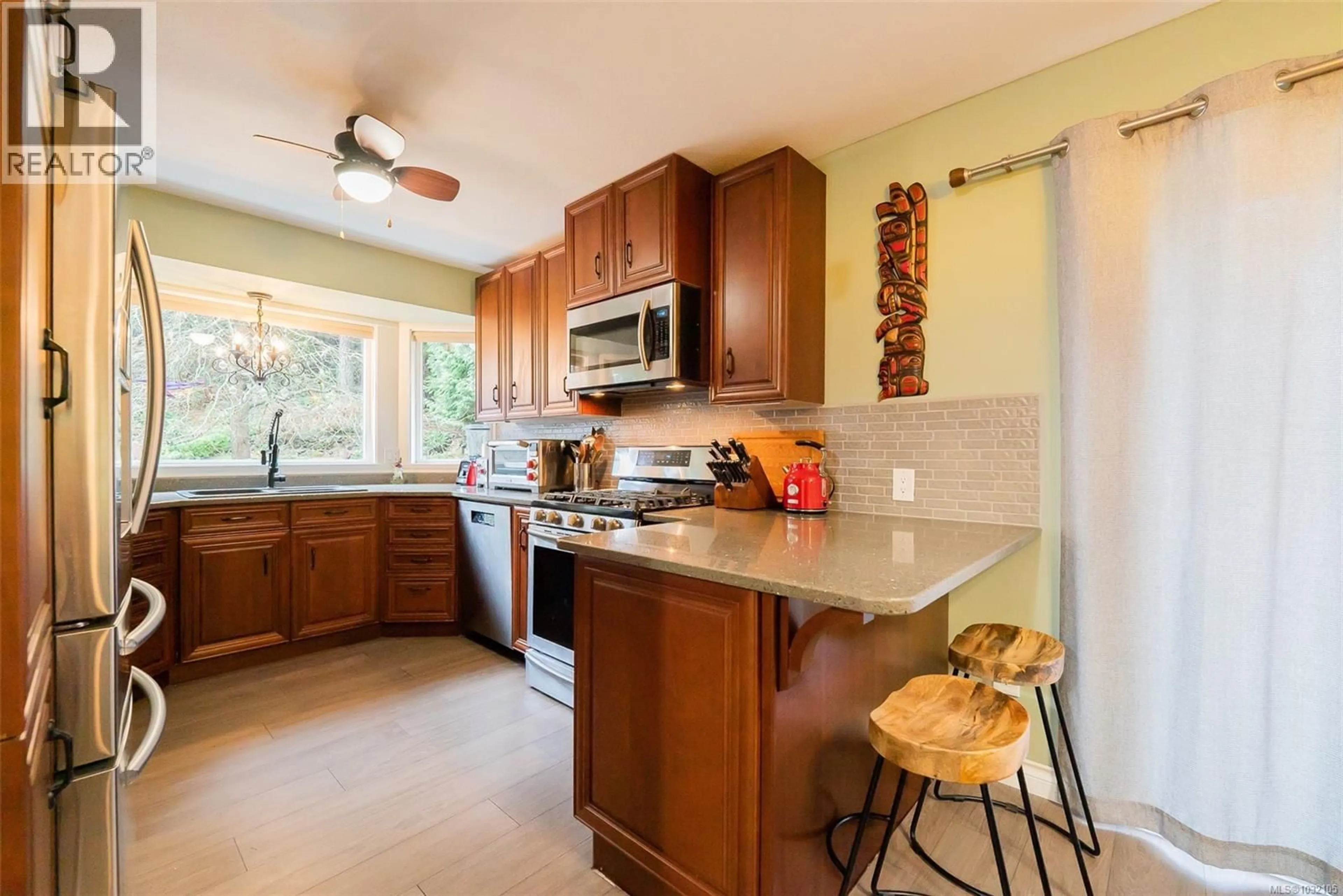 Open concept kitchen, ceramic/tile floor for 4080 SALAL DRIVE, Nanaimo British Columbia V9T5J7