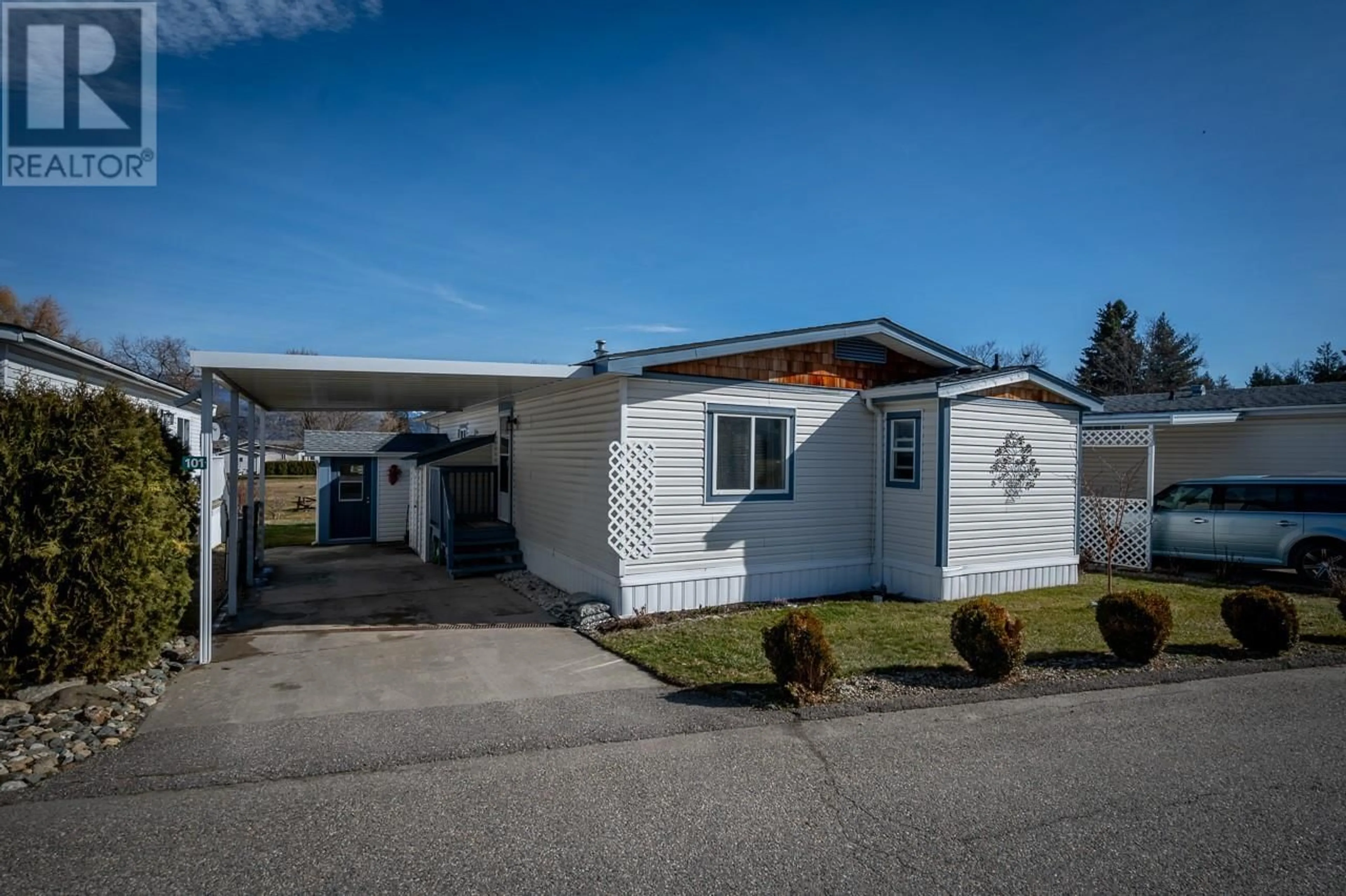 Home with vinyl exterior material, street for 2932 Buckley Road Unit# 101, Sorrento British Columbia V0E2W1